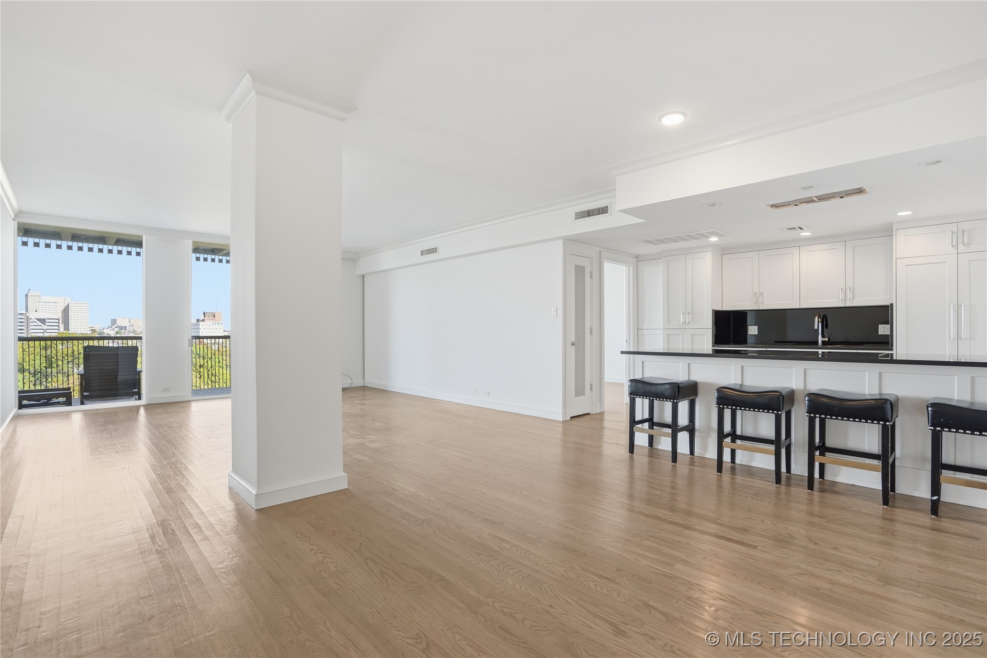 2300 Riverside Drive 8a Property Photo 7