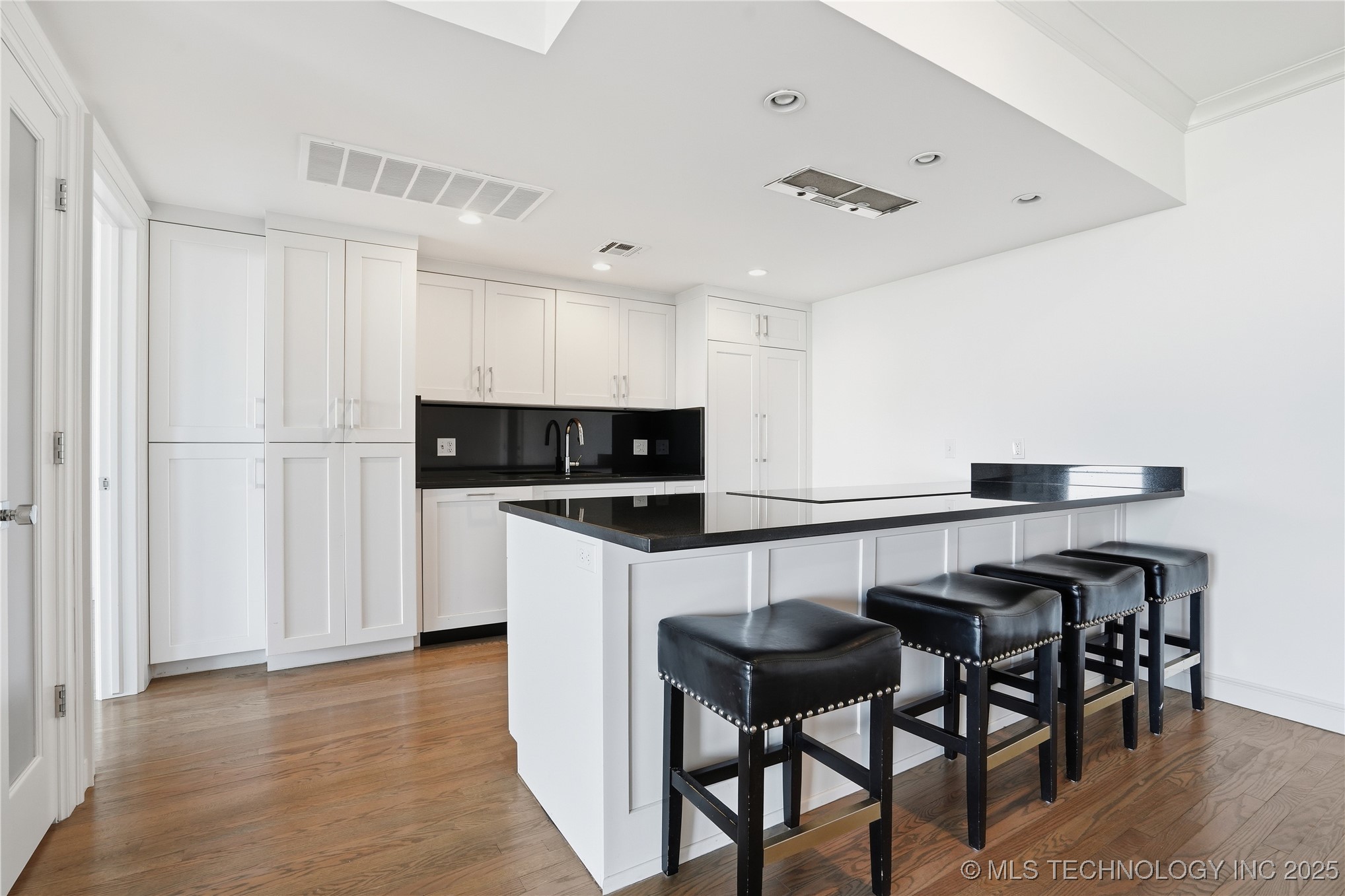 2300 Riverside Drive 8a Property Photo 8