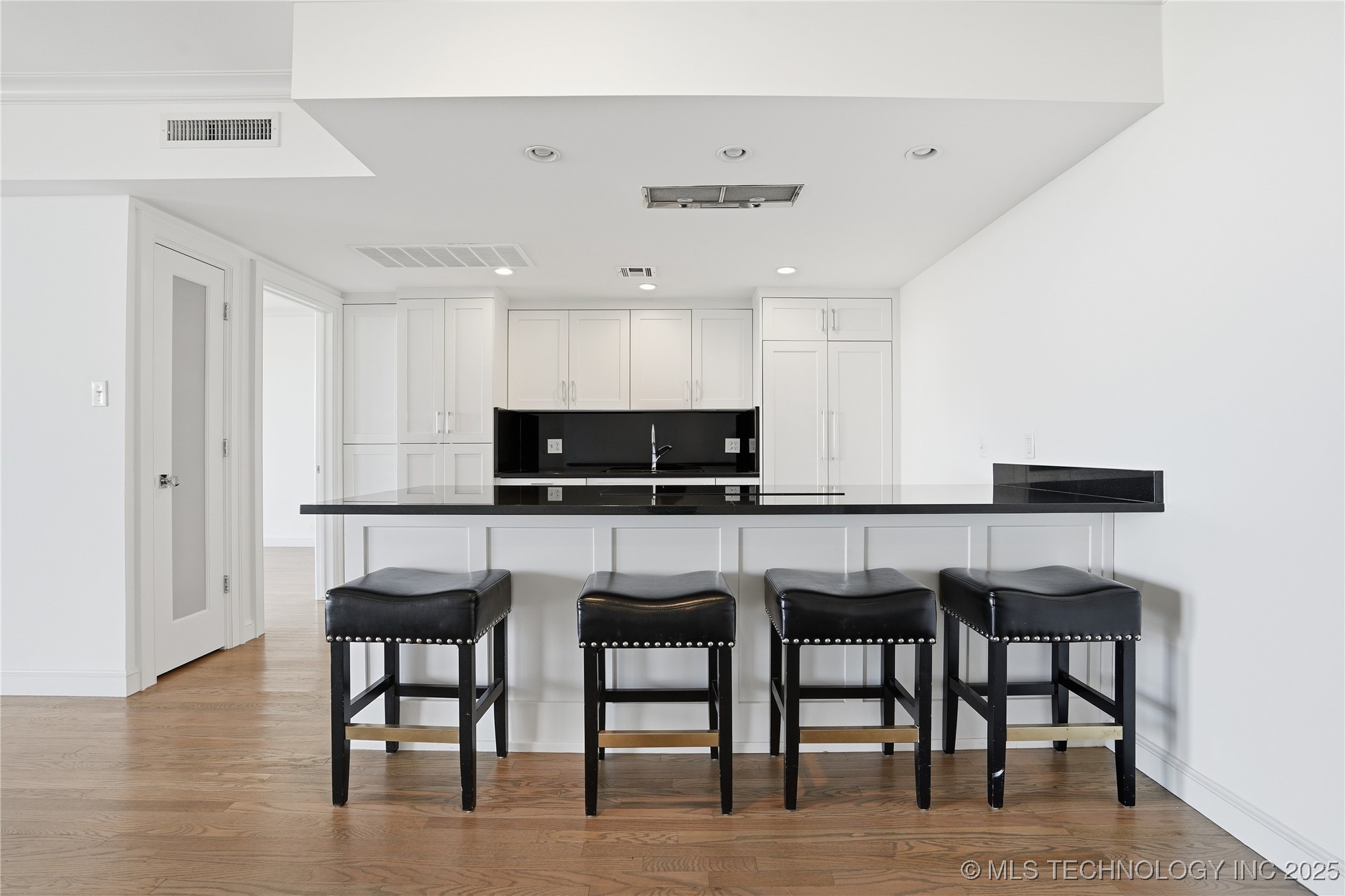 2300 Riverside Drive 8a Property Photo 10