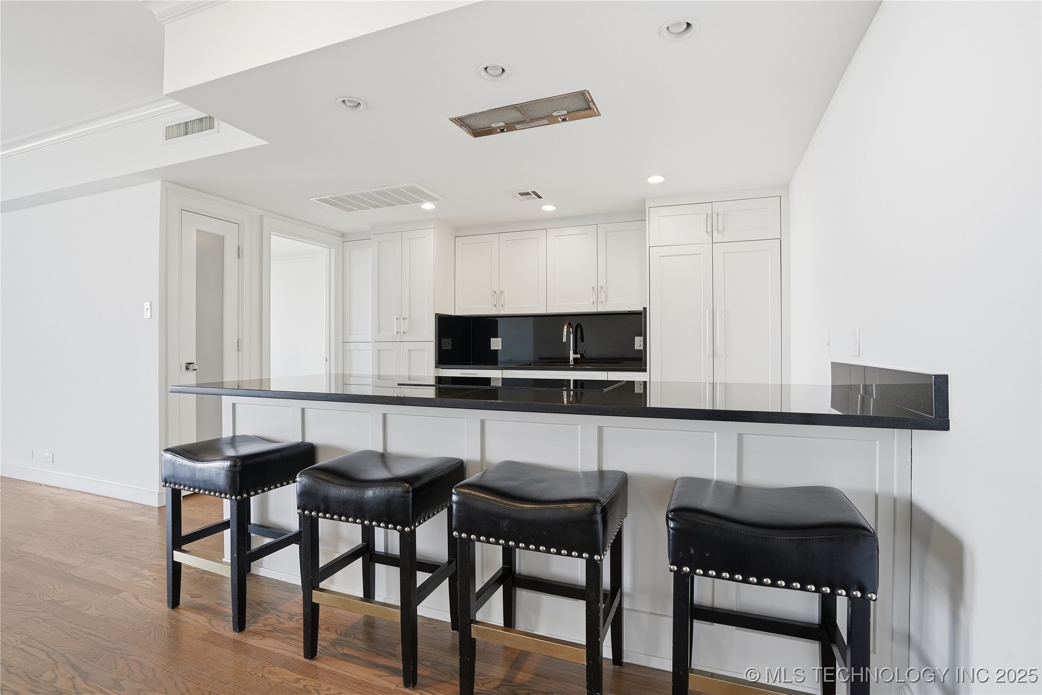 2300 Riverside Drive 8a Property Photo 12