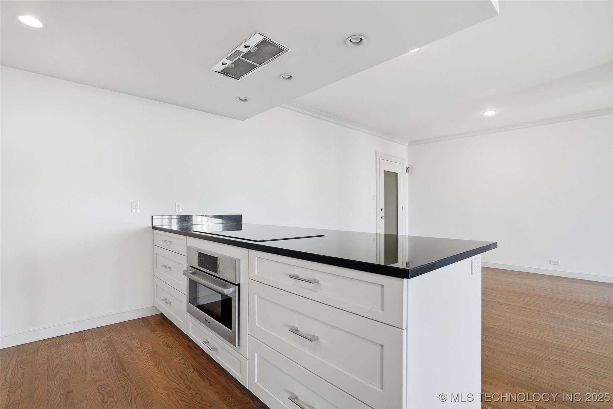 2300 Riverside Drive 8a Property Photo 13