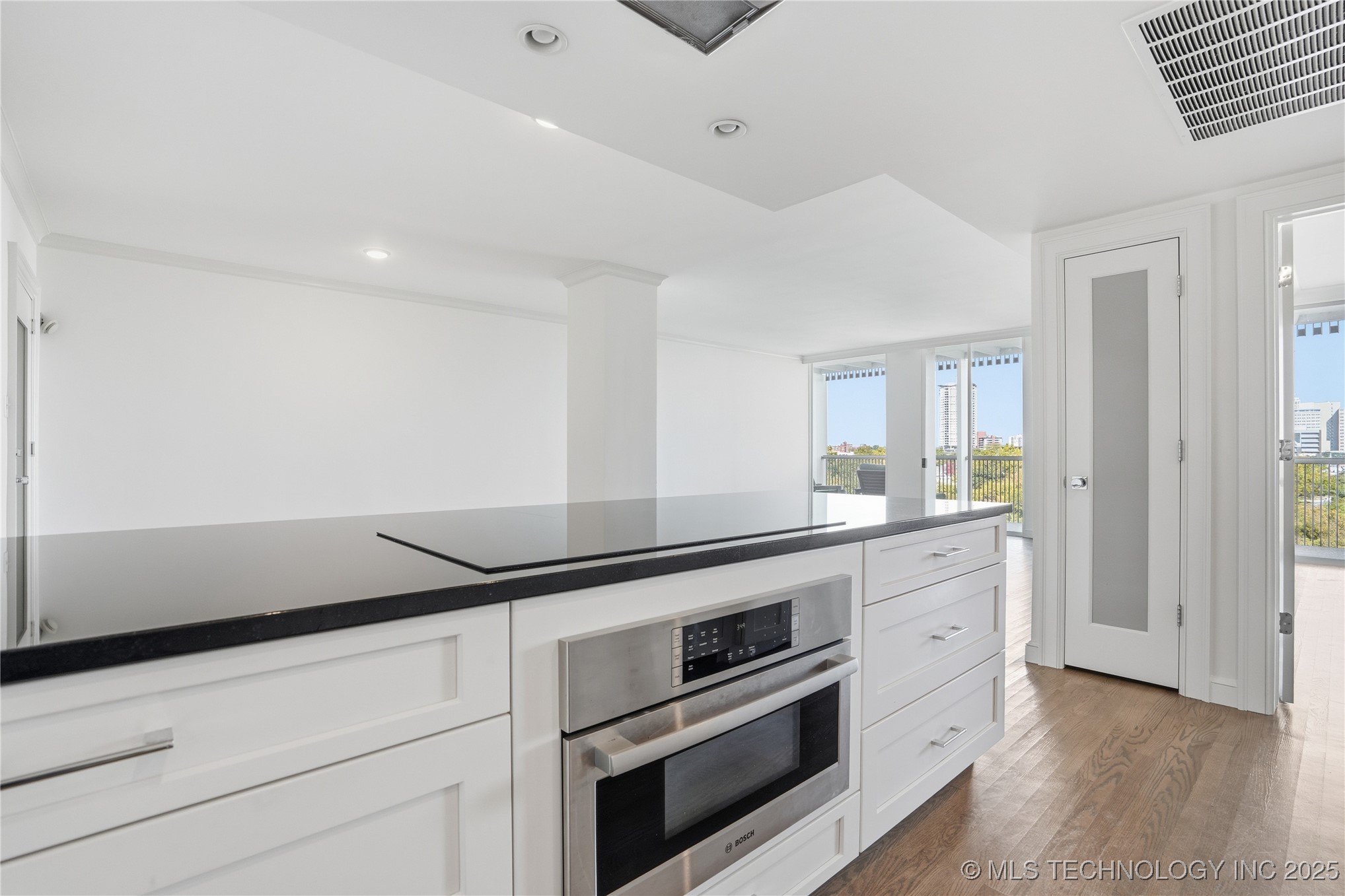 2300 Riverside Drive 8a Property Photo 14