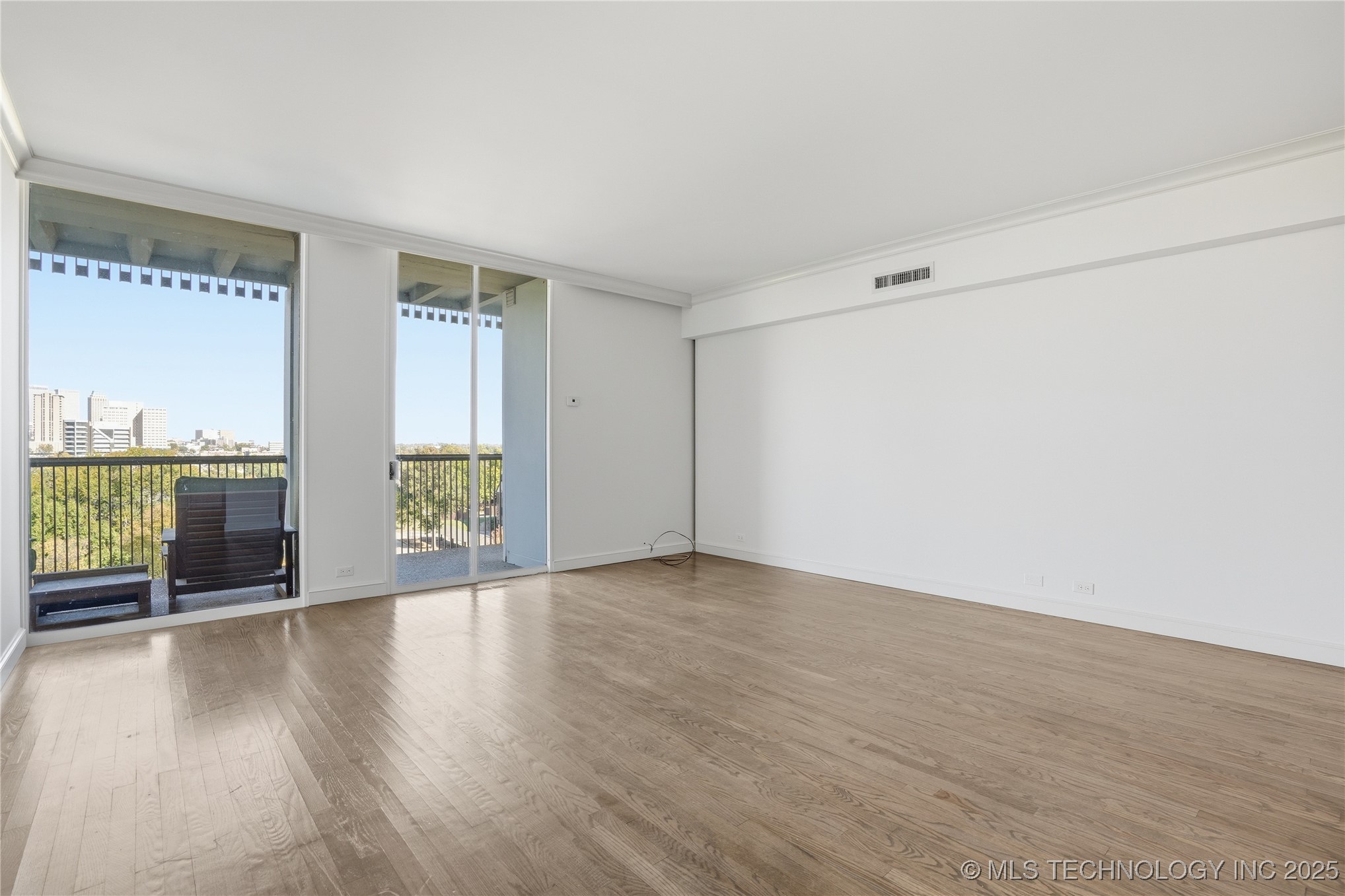 2300 Riverside Drive 8a Property Photo 17