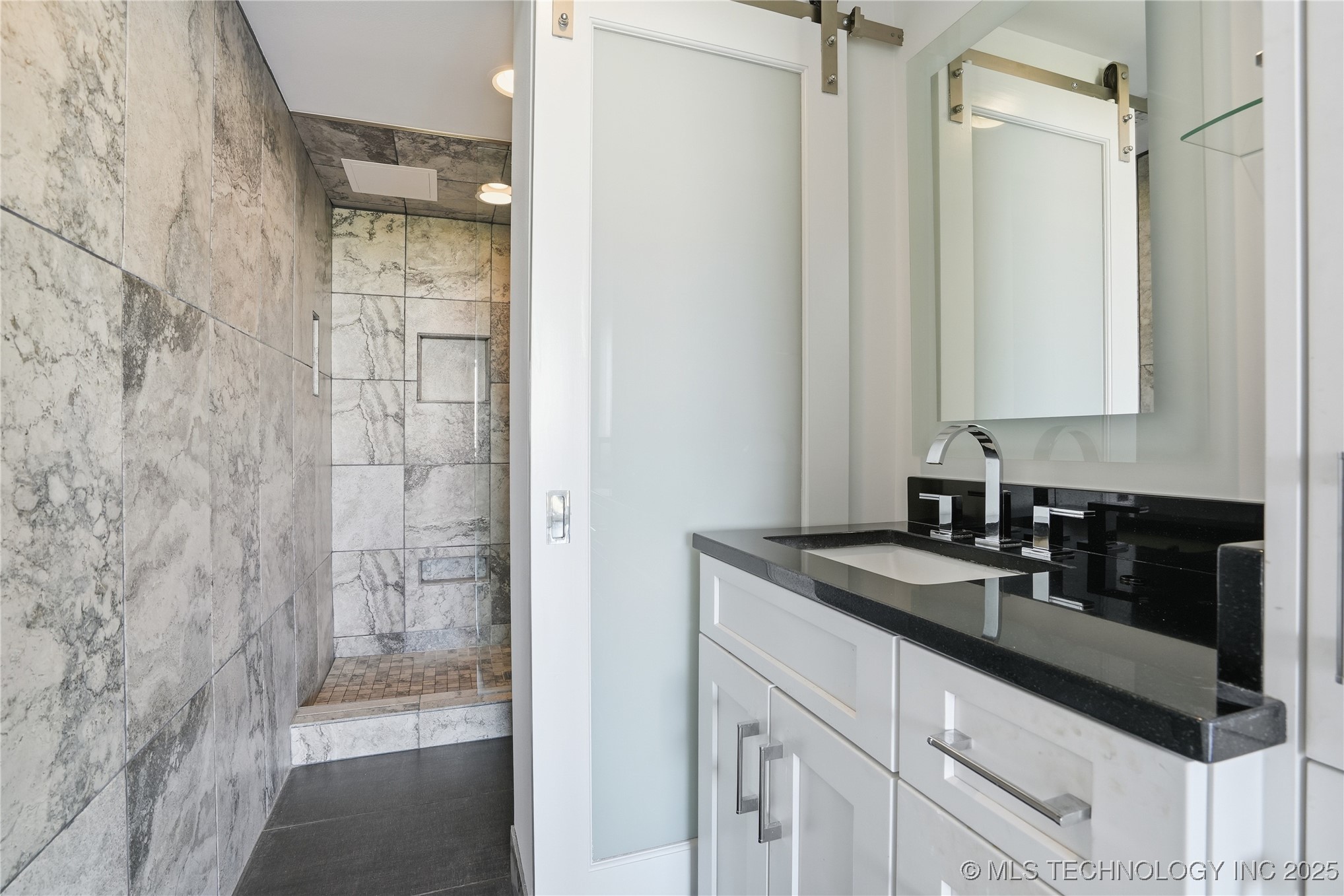 2300 Riverside Drive 8a Property Photo 19