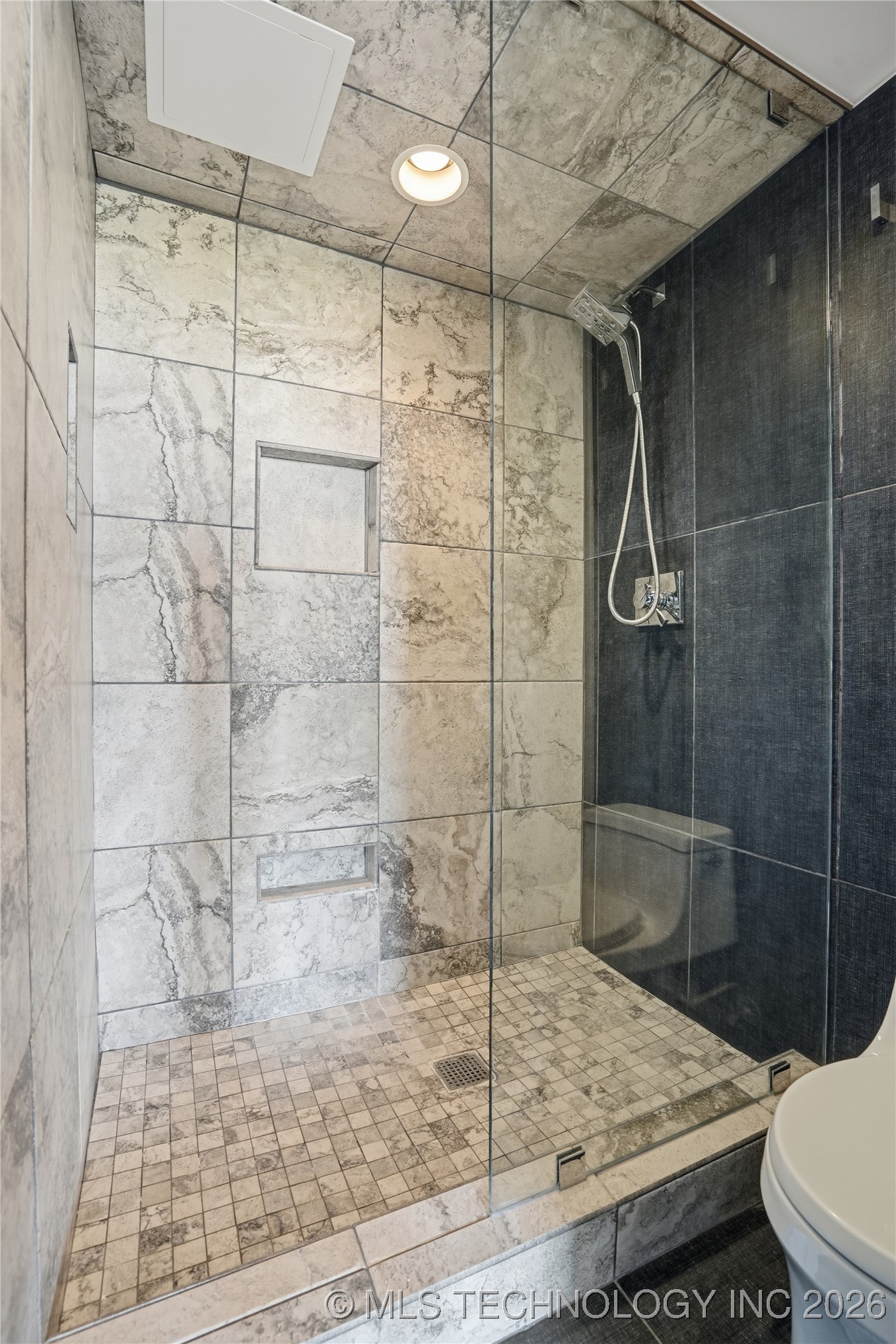 2300 Riverside Drive 8a Property Photo 20