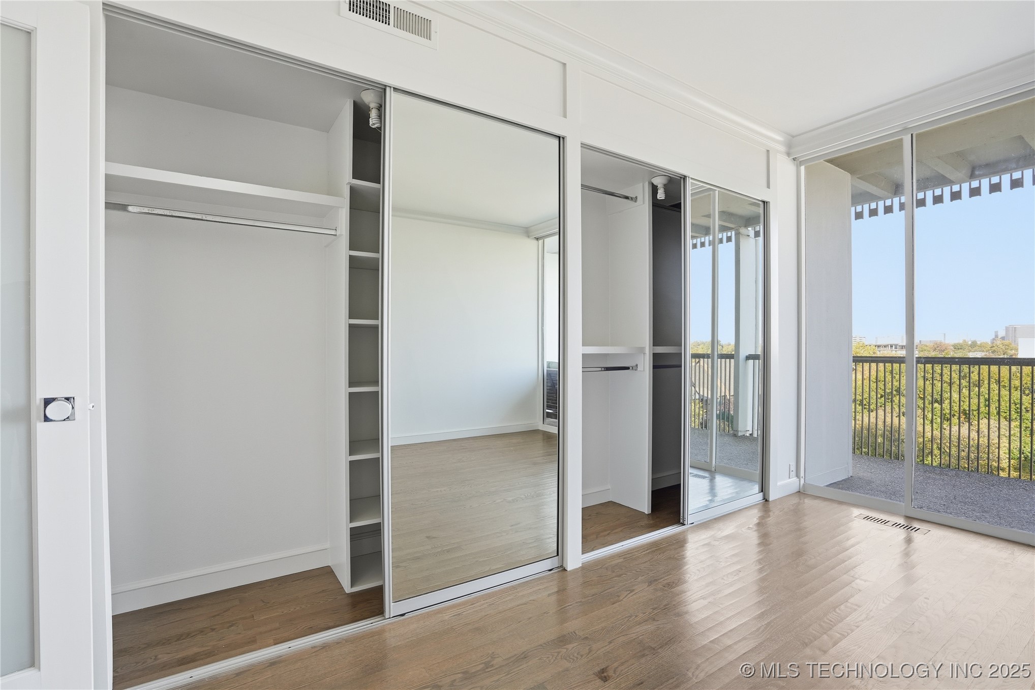 2300 Riverside Drive 8a Property Photo 24