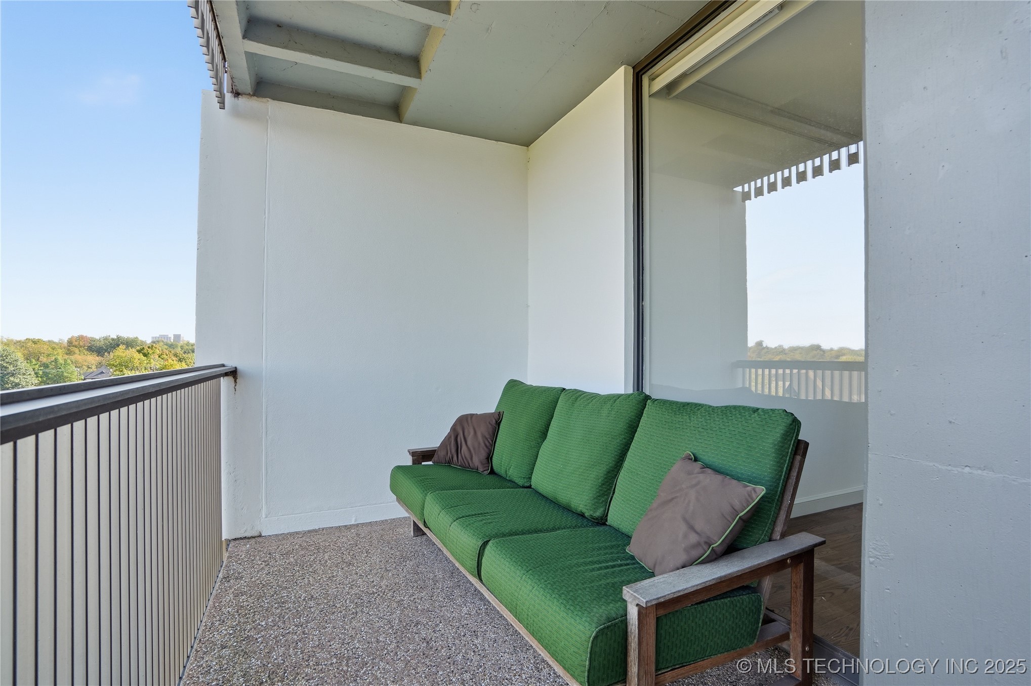 2300 Riverside Drive 8a Property Photo 30