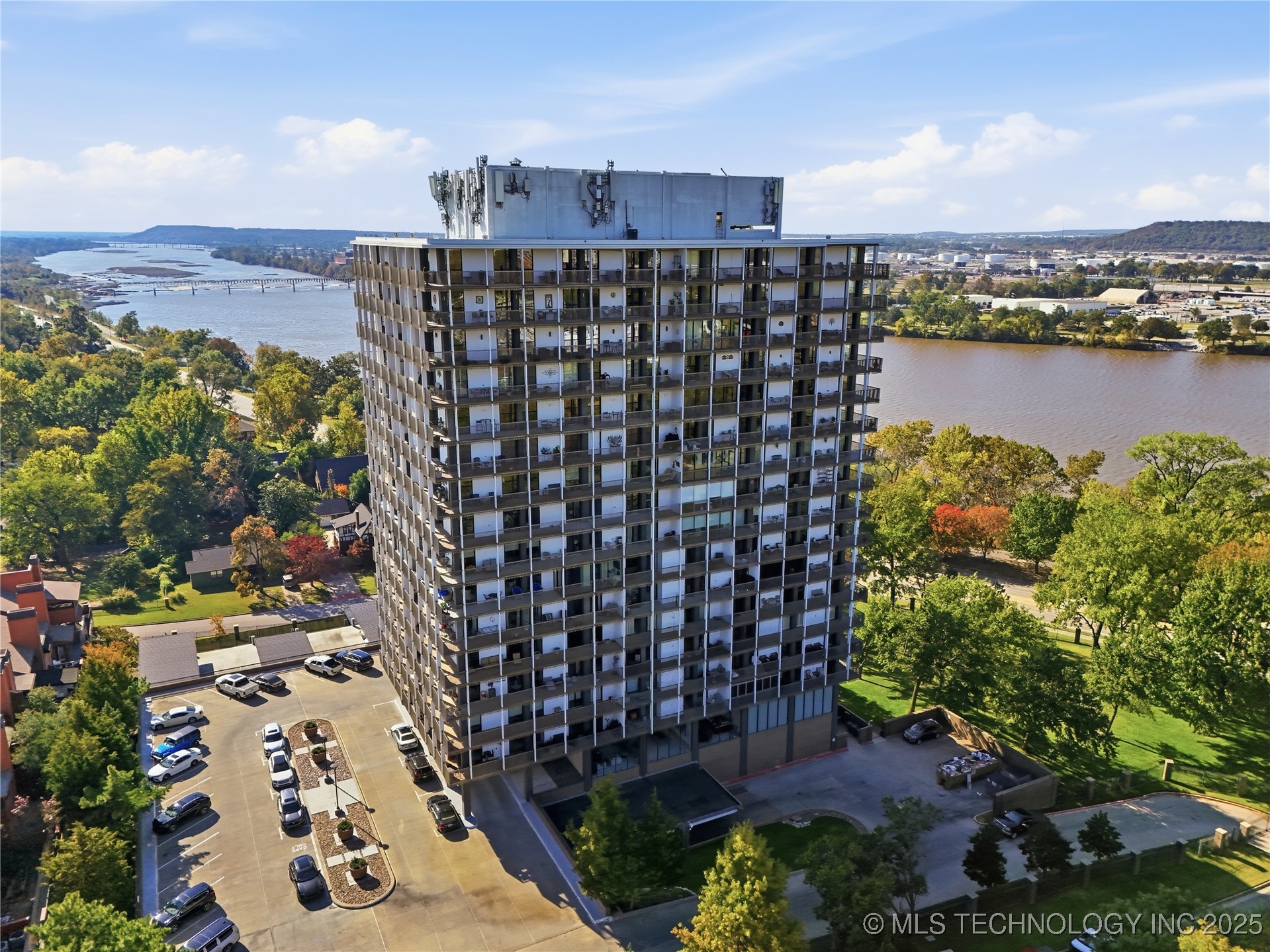 2300 Riverside Drive 8a Property Photo 40