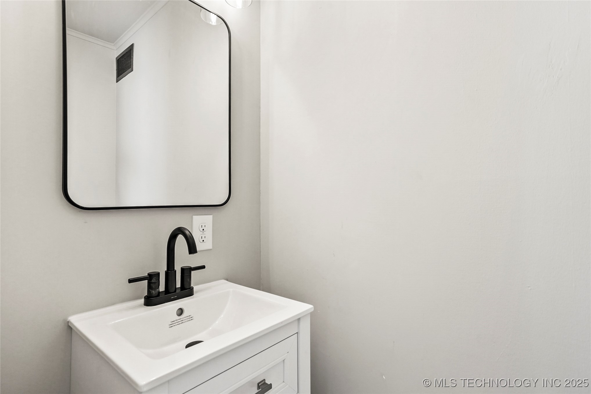 3930 E 34th Street Property Photo 19