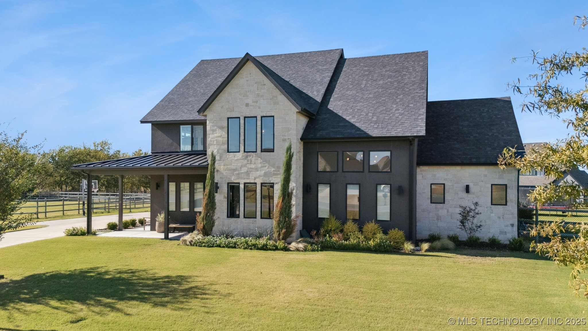 18826 E Chokeberry Street Property Photo 2