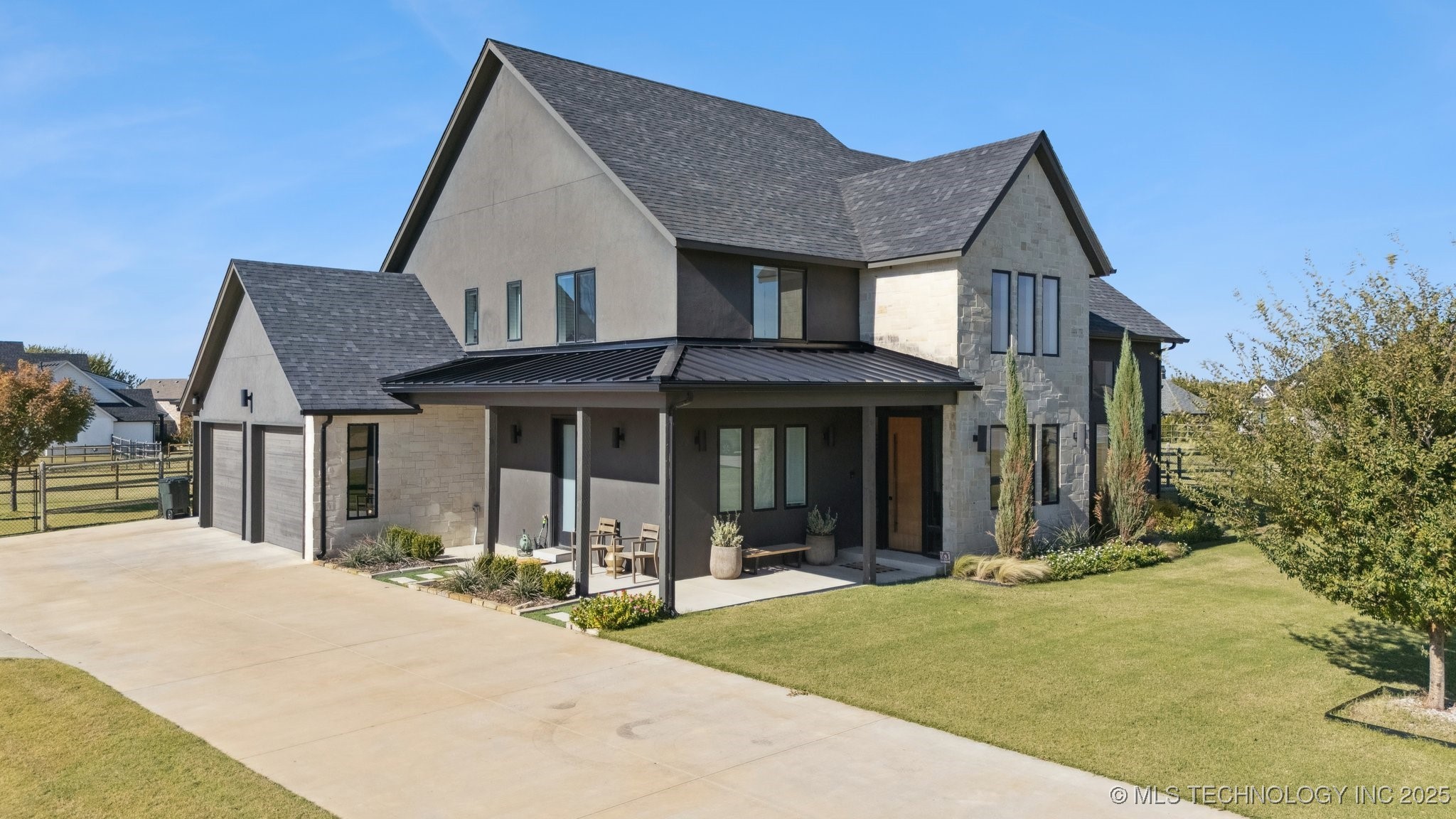 18826 E Chokeberry Street Property Photo 3