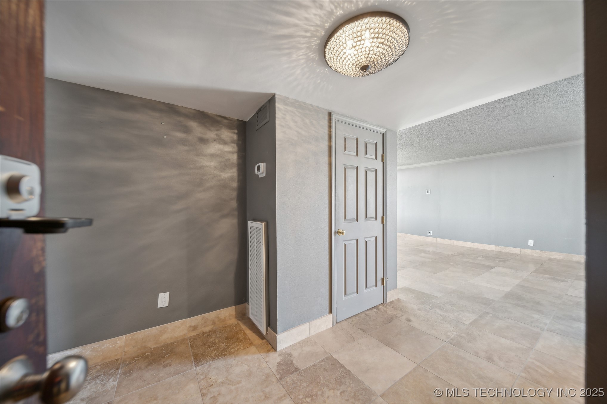 410 W 7th Street 1823 Property Photo 3