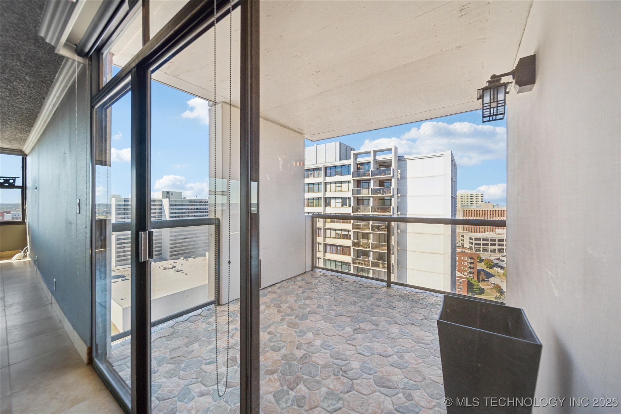 410 W 7th Street 1823 Property Photo 6