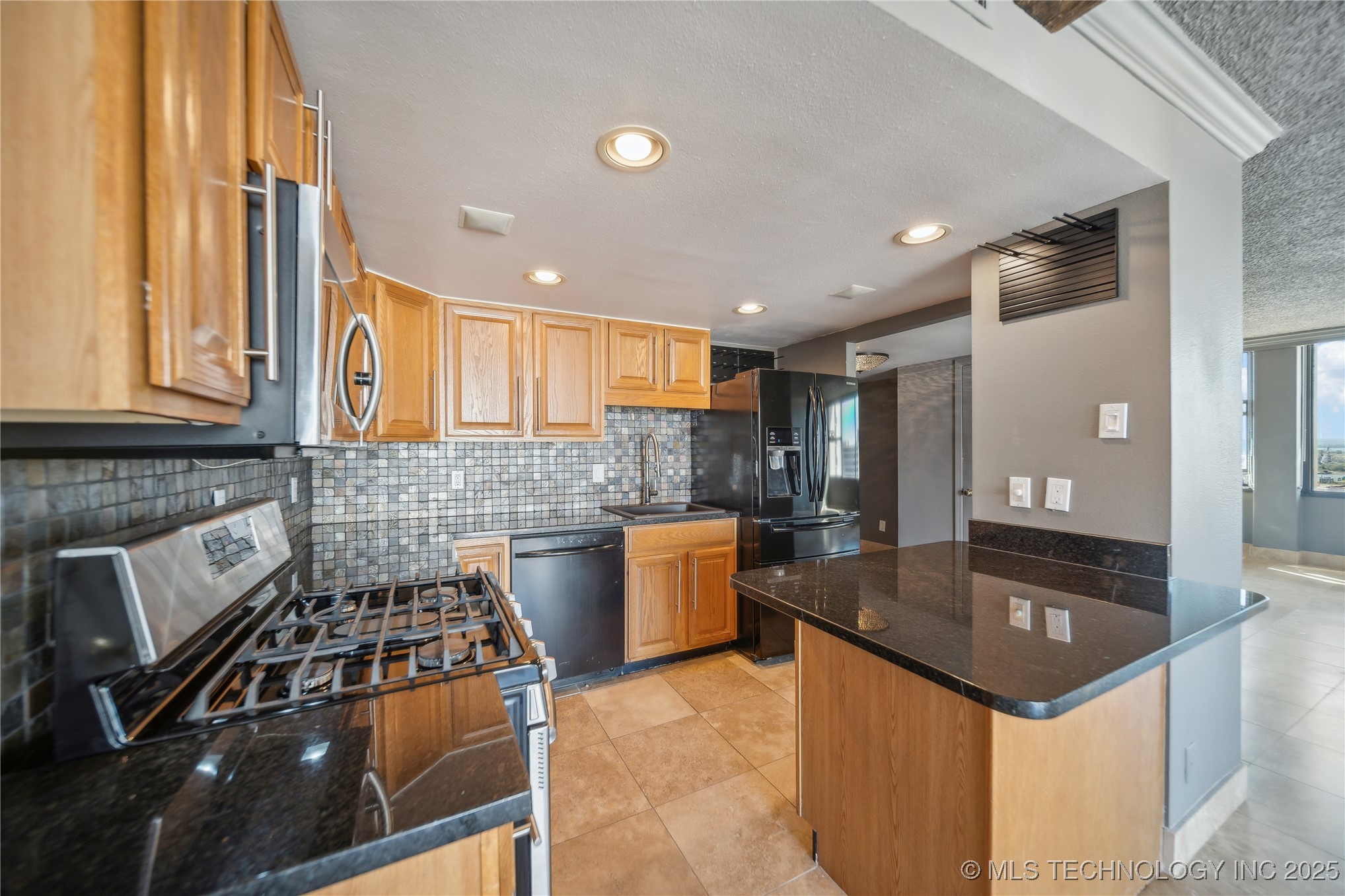 410 W 7th Street 1823 Property Photo 7