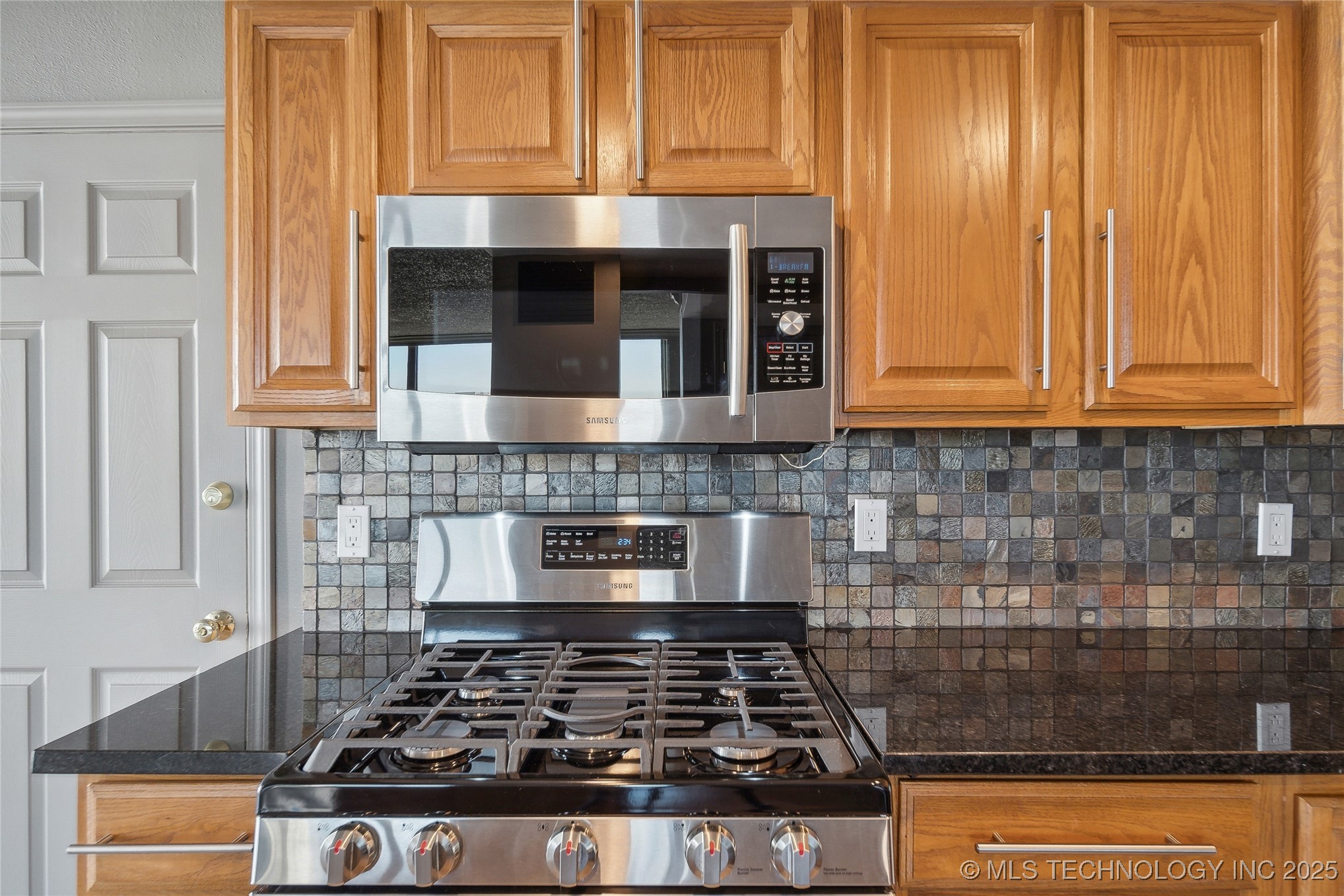 410 W 7th Street 1823 Property Photo 8