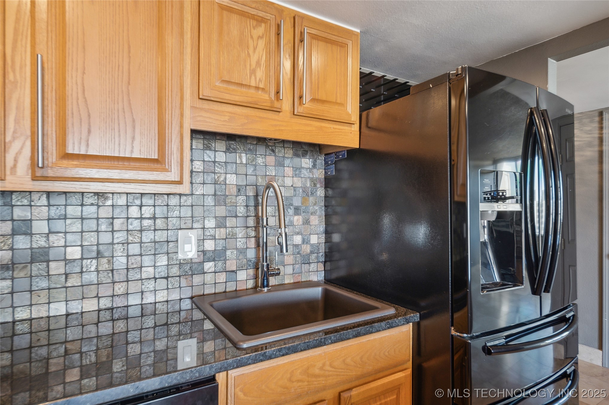 410 W 7th Street 1823 Property Photo 9