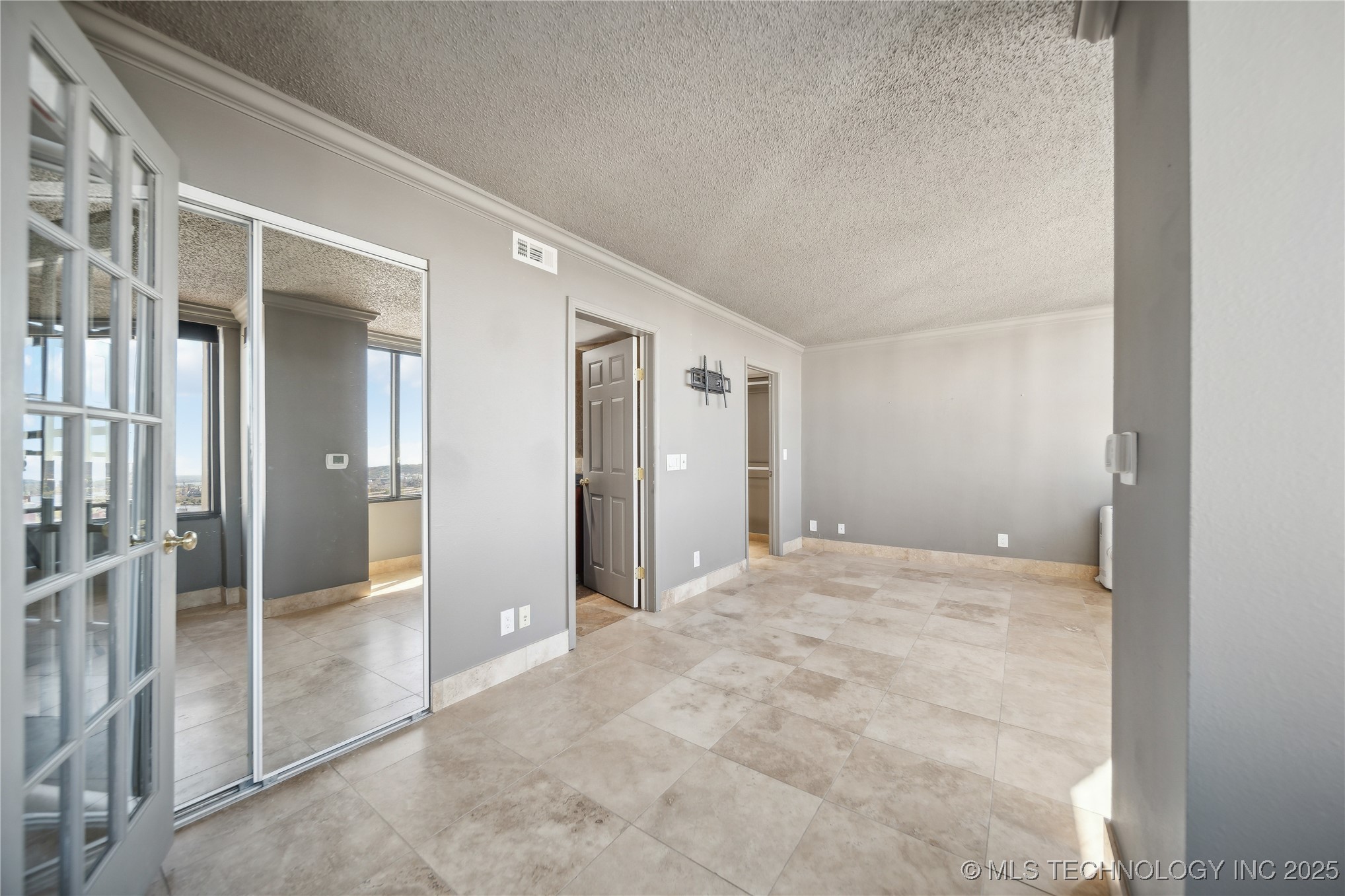 410 W 7th Street 1823 Property Photo 11