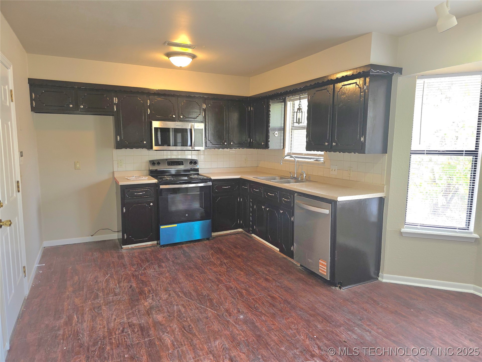 661 E 135th Street Property Photo 11