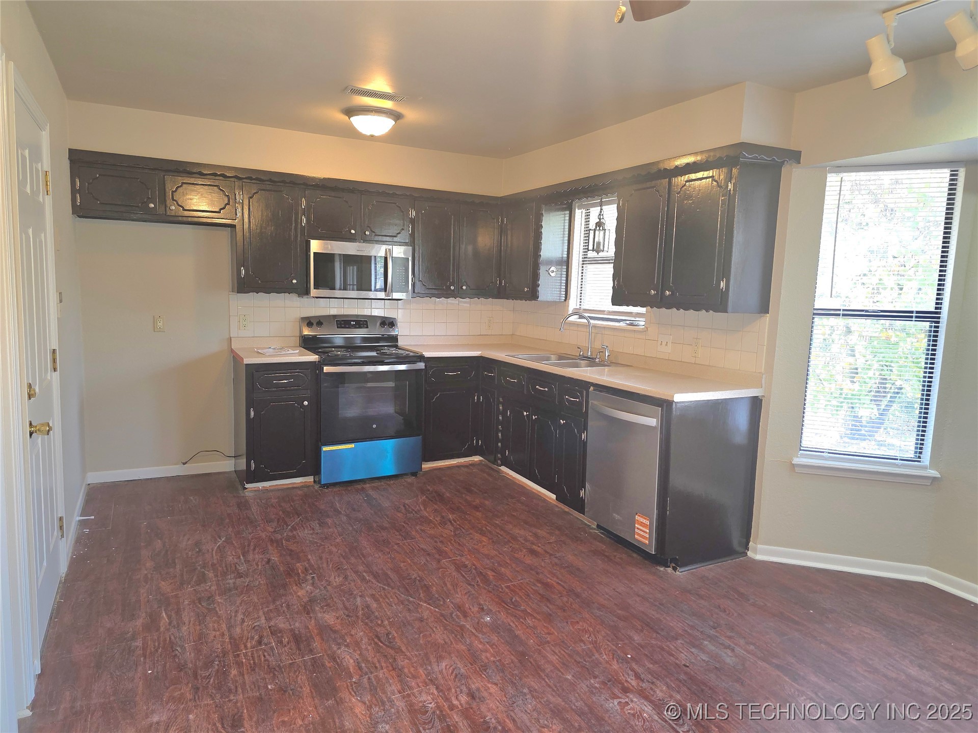 661 E 135th Street Property Photo 12