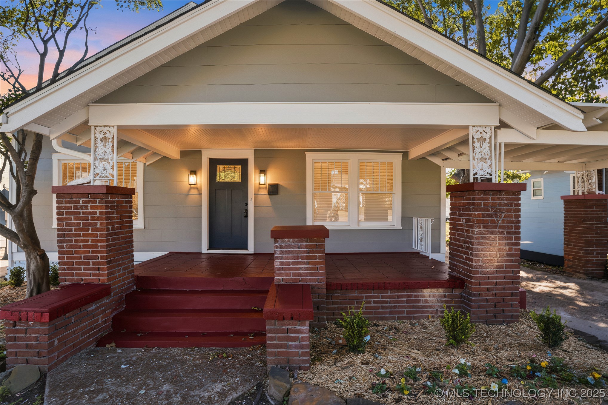 2036 E 13th Street Property Photo 2