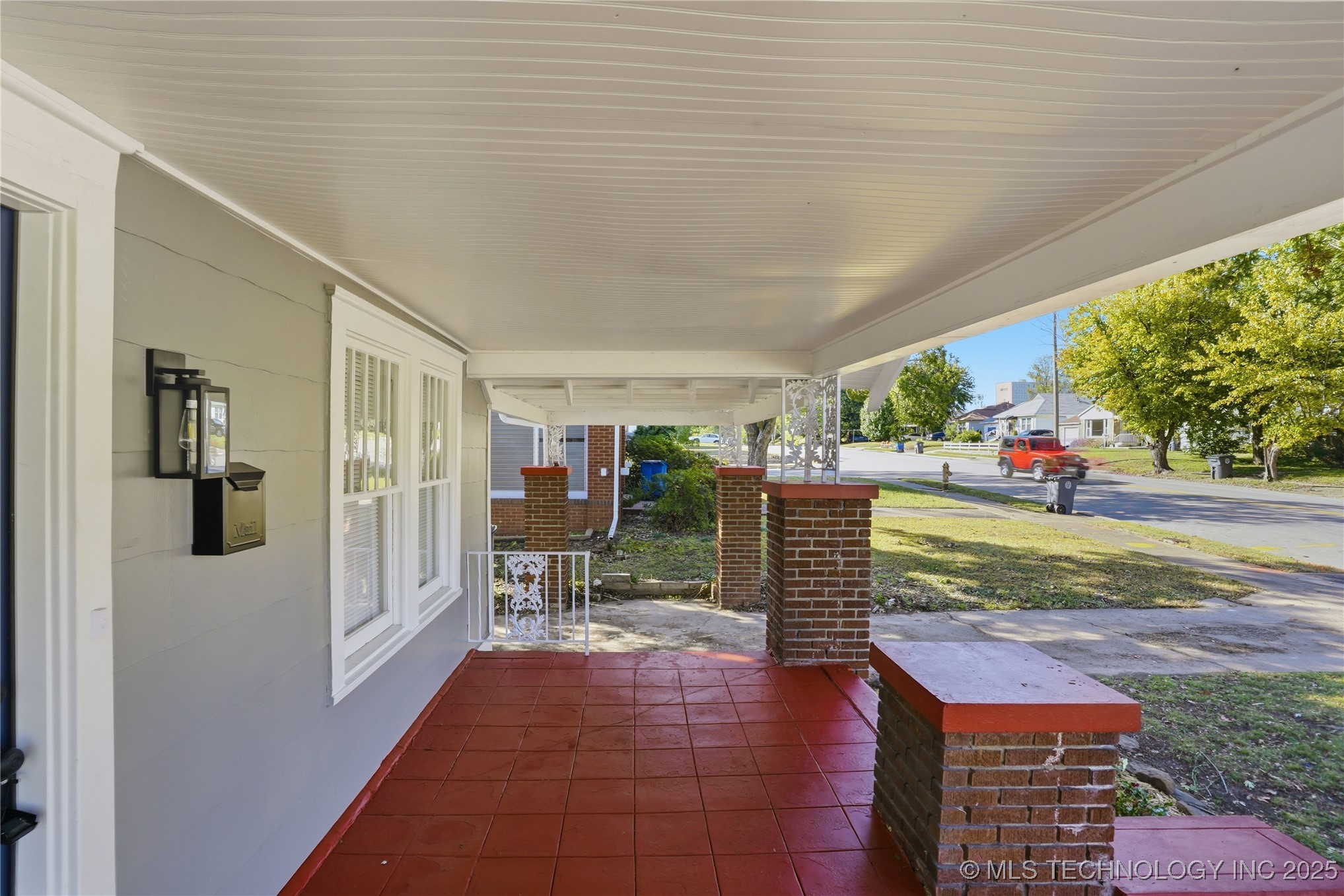 2036 E 13th Street Property Photo 4