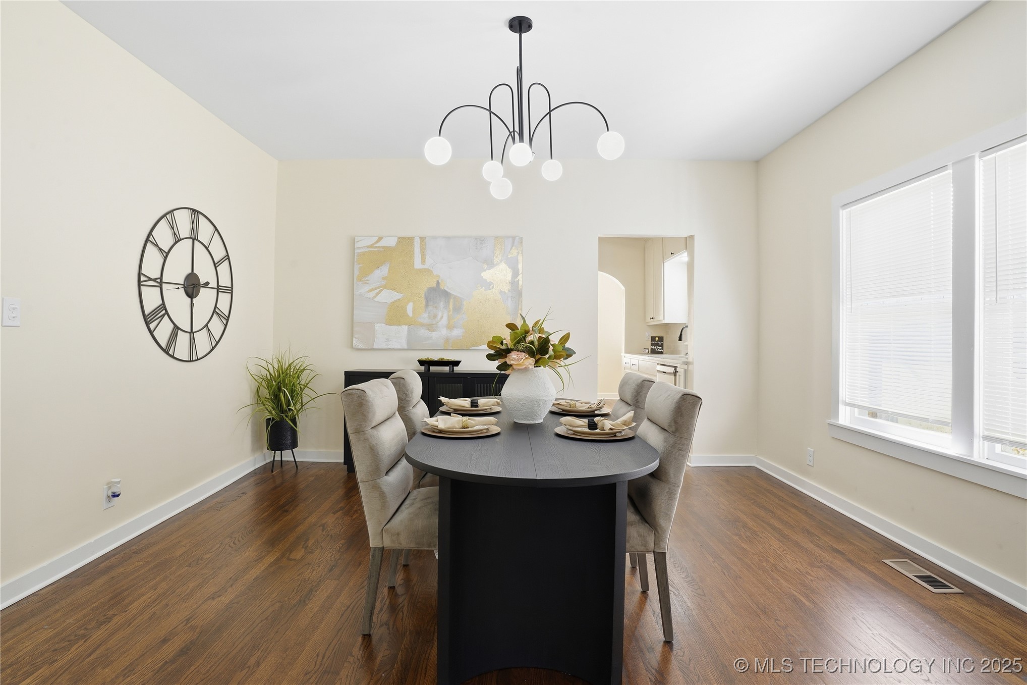 2036 E 13th Street Property Photo 12