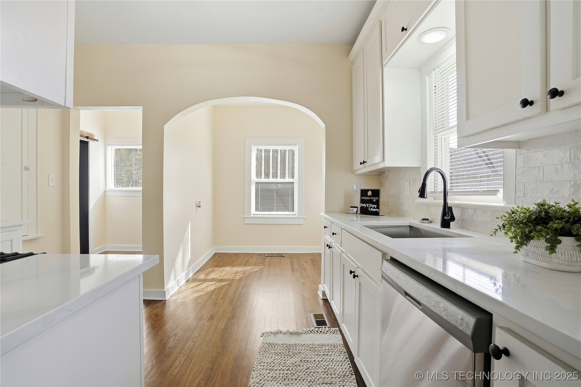 2036 E 13th Street Property Photo 17