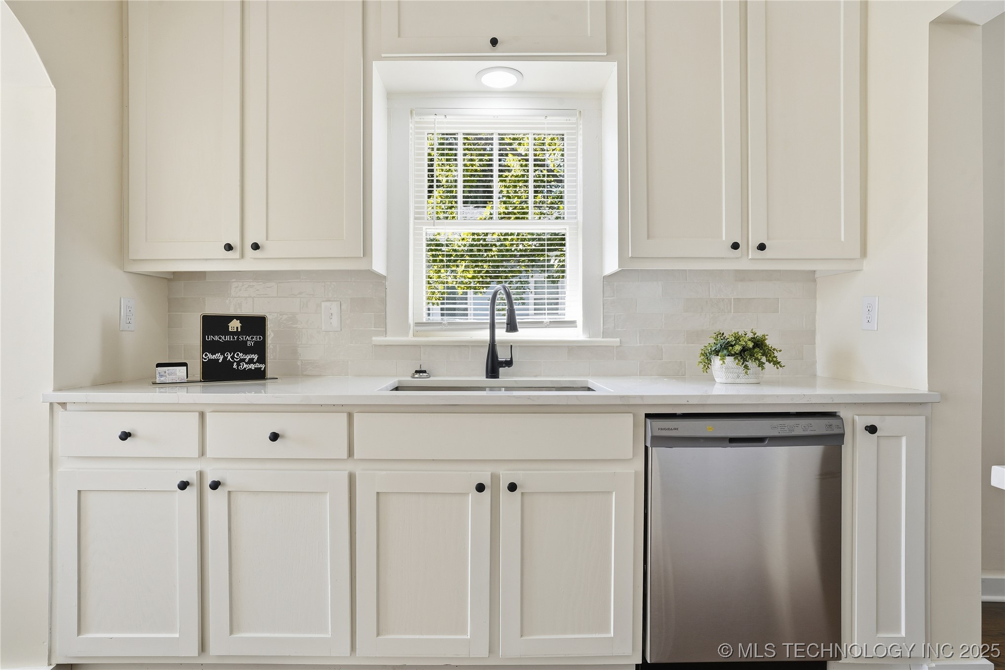 2036 E 13th Street Property Photo 18