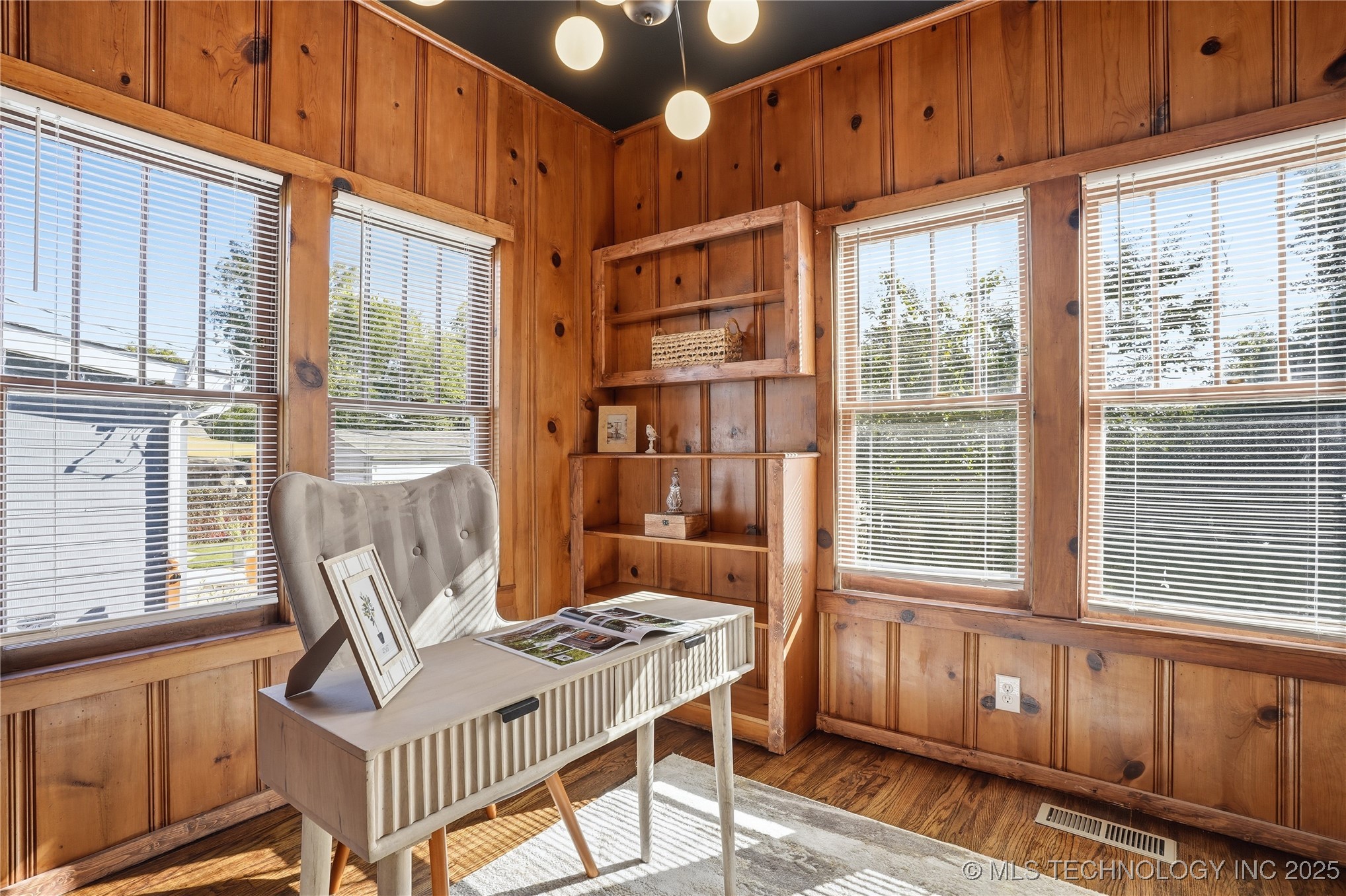 2036 E 13th Street Property Photo 26