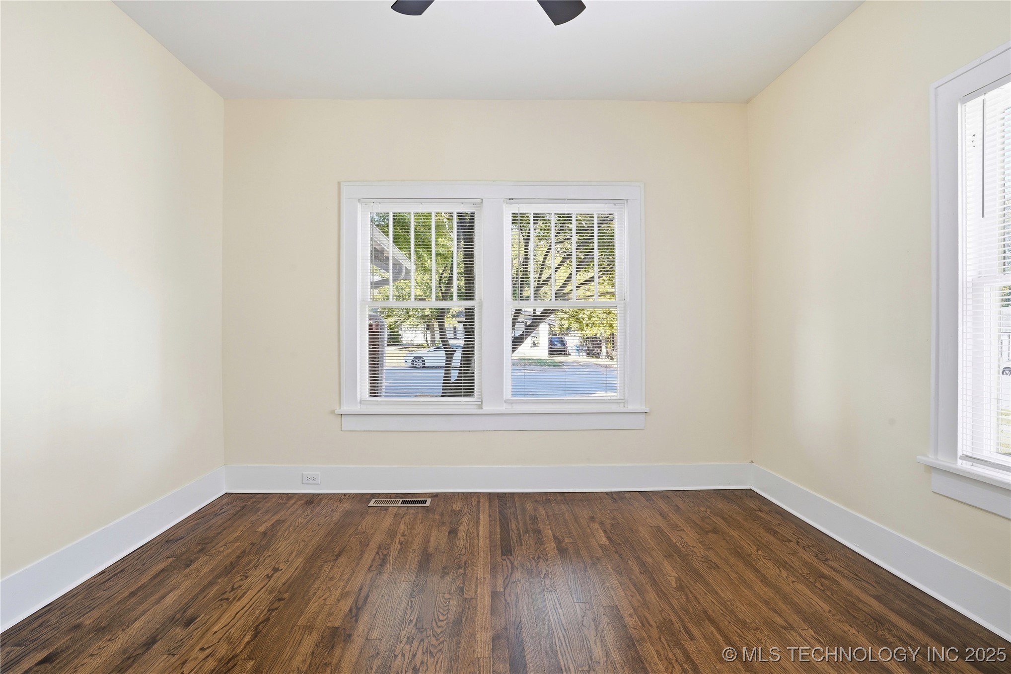 2036 E 13th Street Property Photo 28