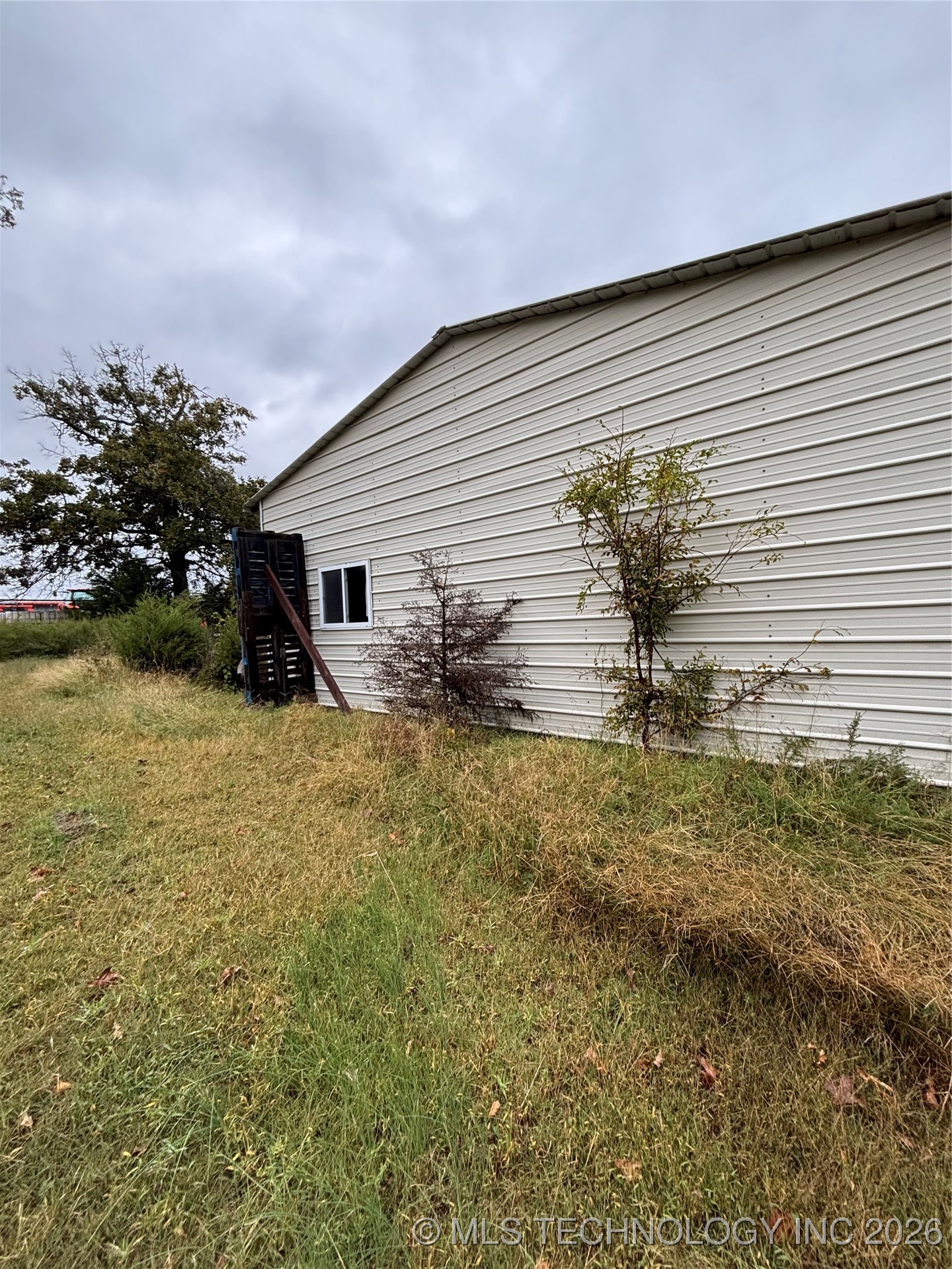 62083 E 336 Lane Property Photo 6