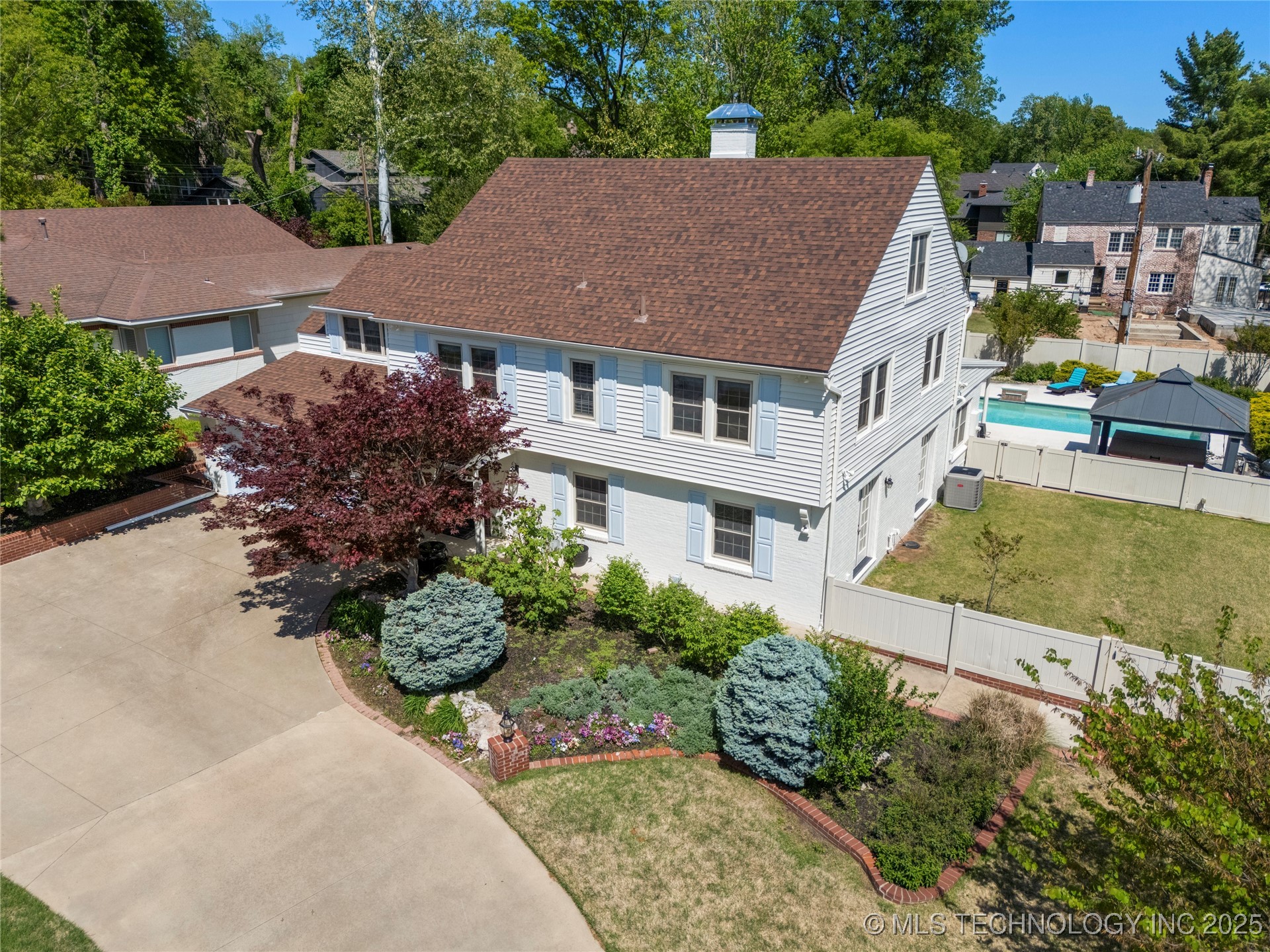 3855 S Utica Avenue Property Photo 3