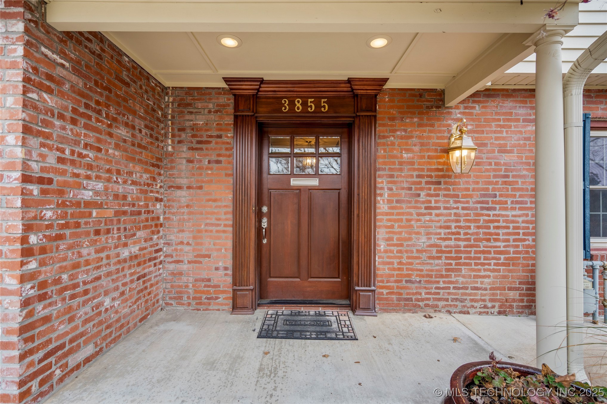 3855 S Utica Avenue Property Photo 5