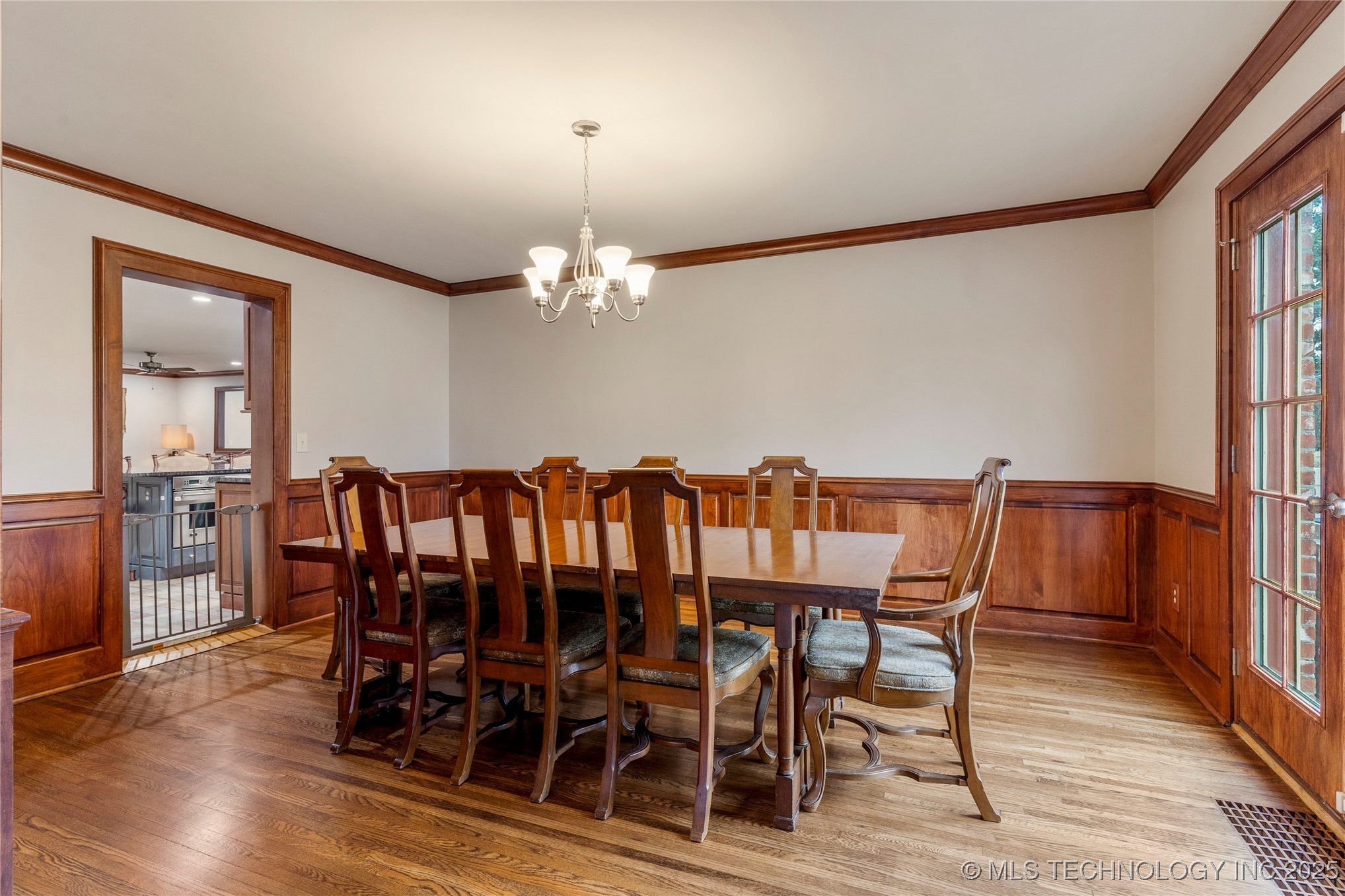 3855 S Utica Avenue Property Photo 9