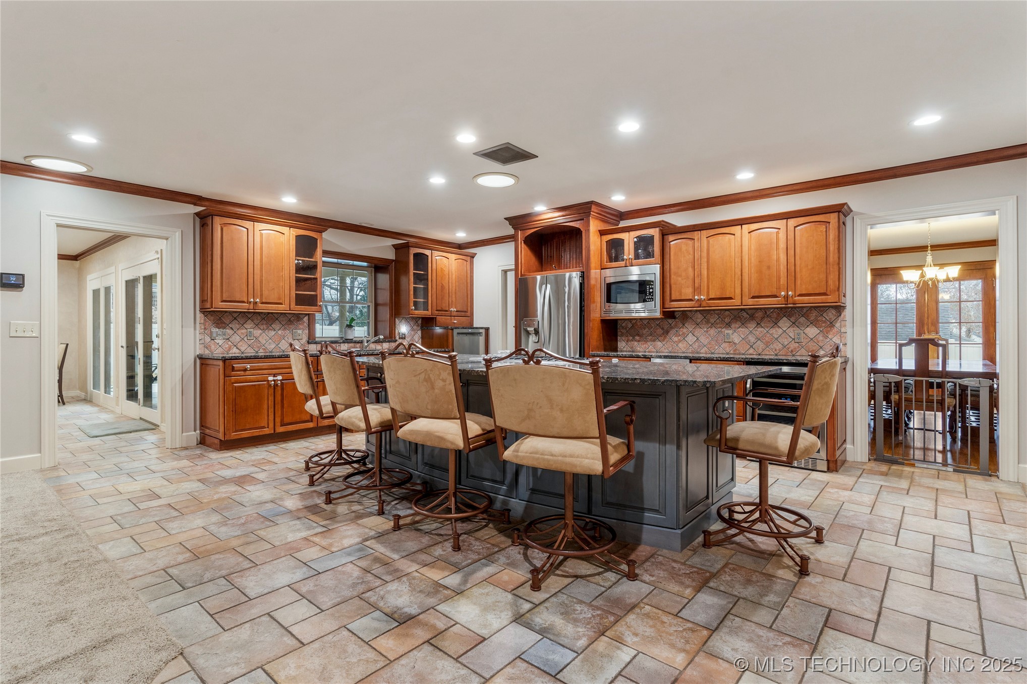 3855 S Utica Avenue Property Photo 14