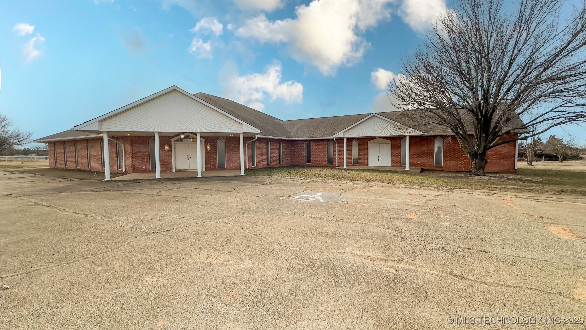 907 N Oklahoma Street Property Photo 1