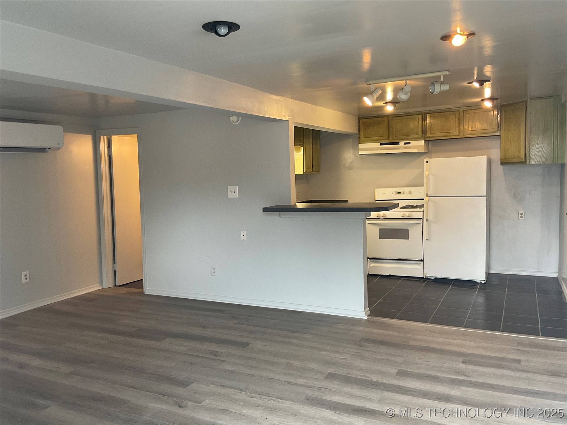 2635 E 10th Street A Property Photo 3