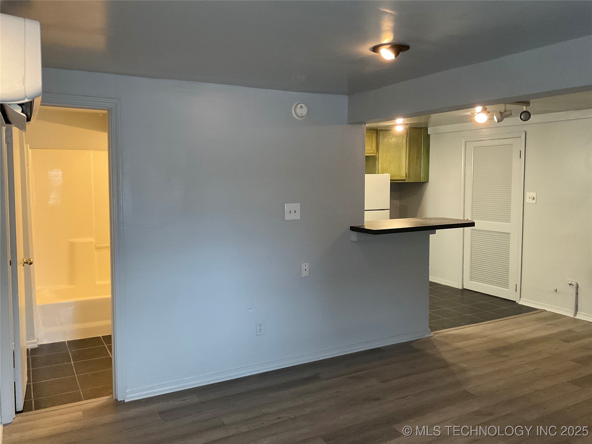 2635 E 10th Street A Property Photo 6