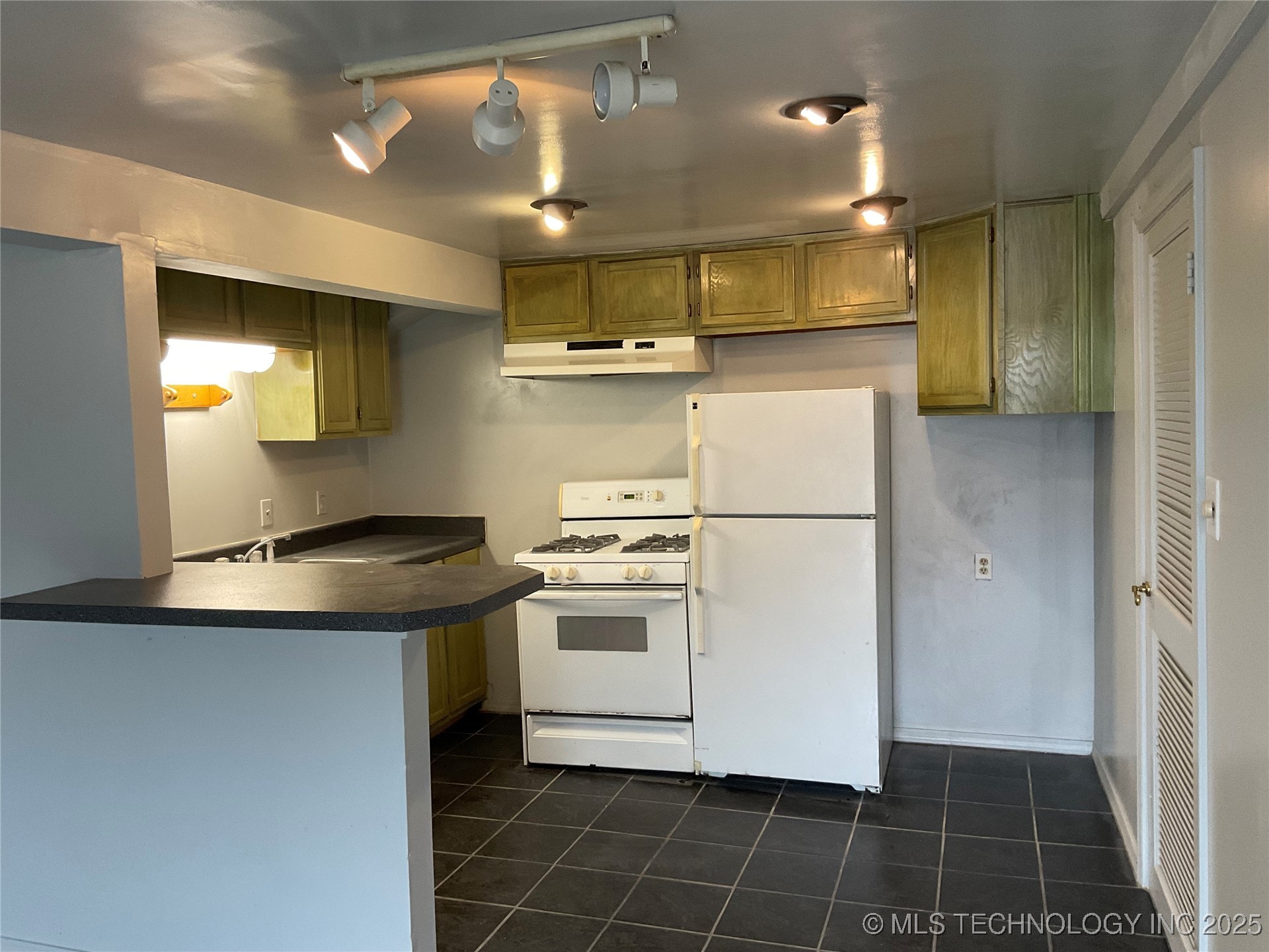 2635 E 10th Street A Property Photo 7