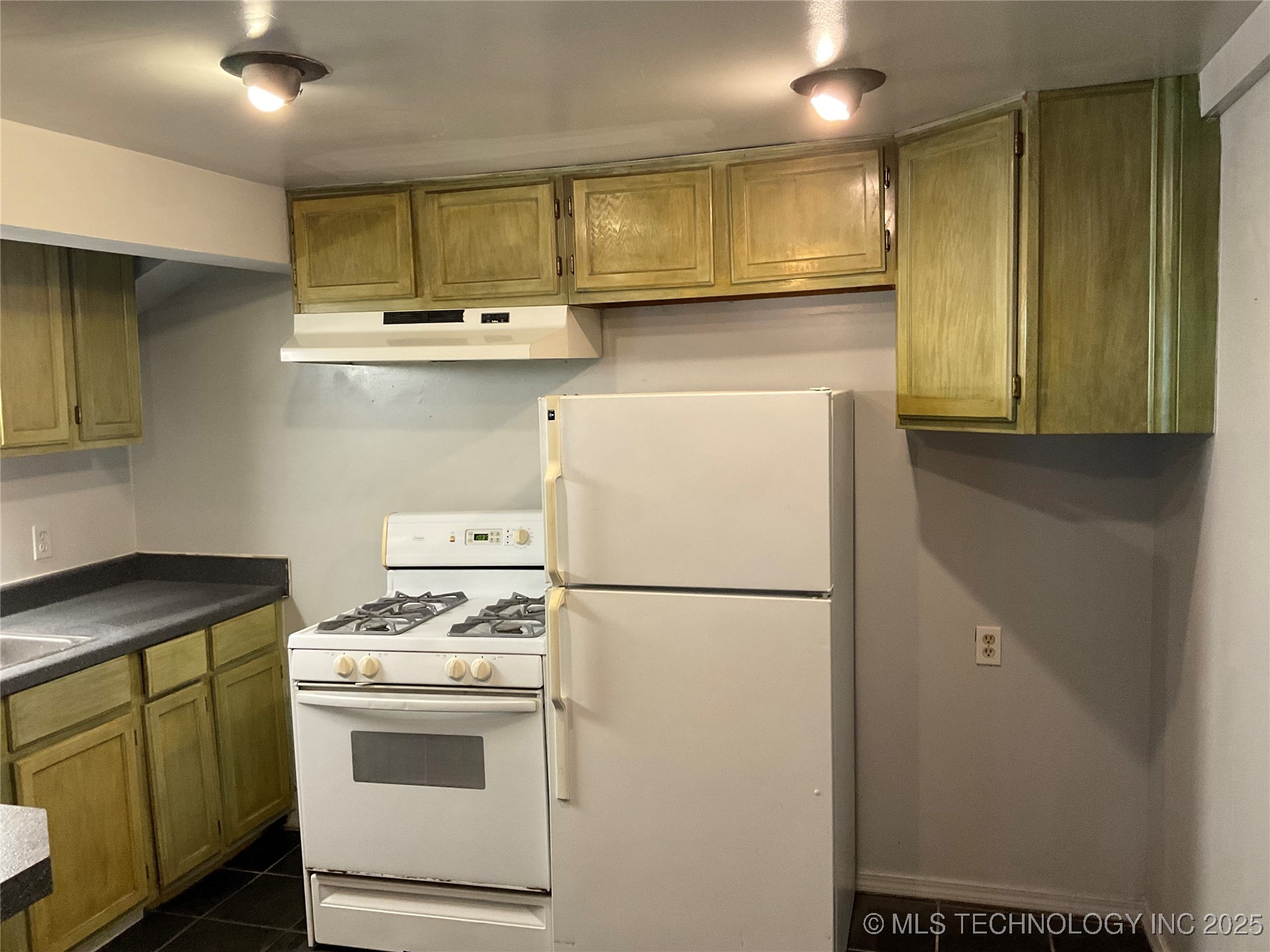 2635 E 10th Street A Property Photo 9