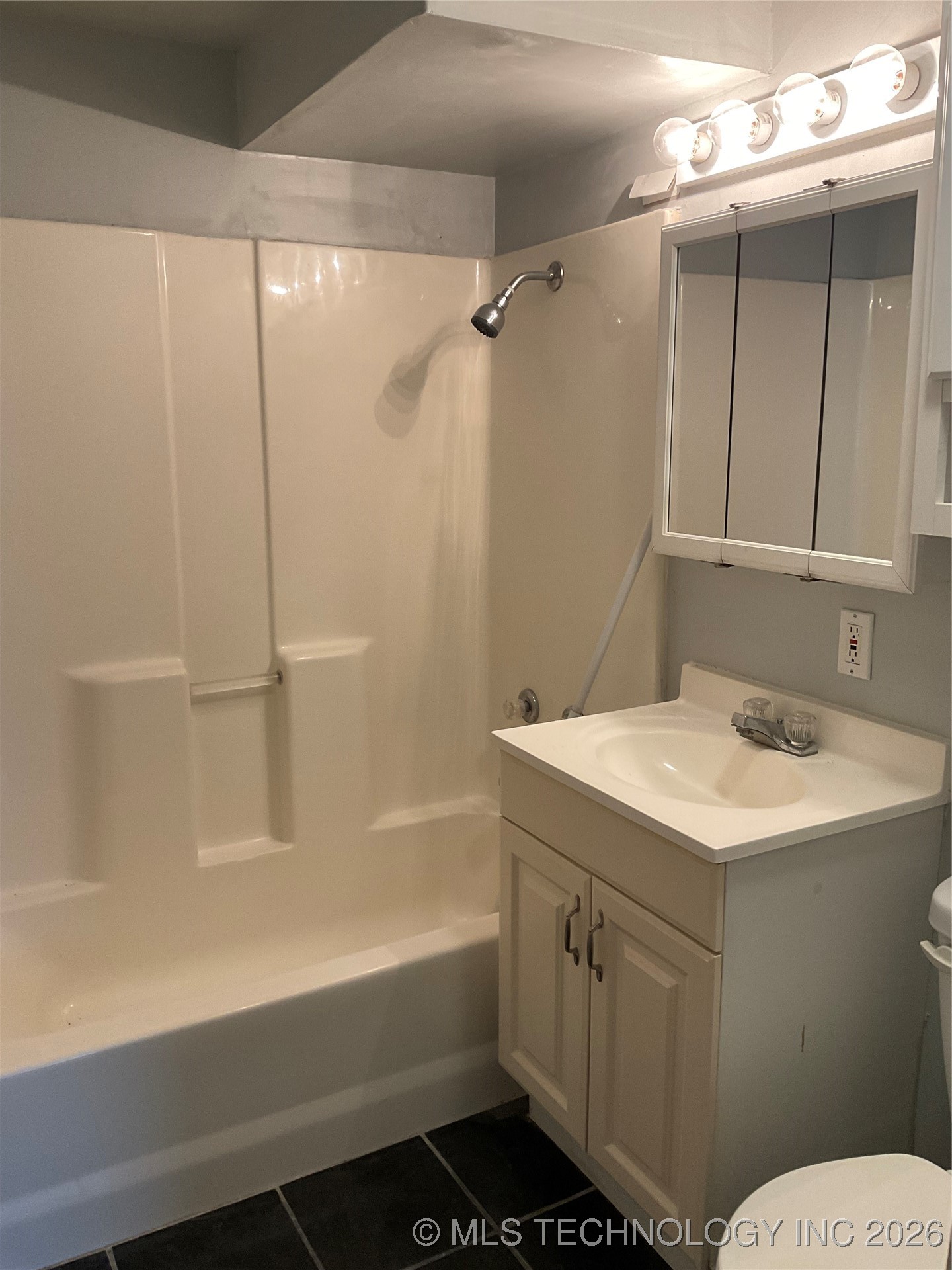 2635 E 10th Street A Property Photo 10