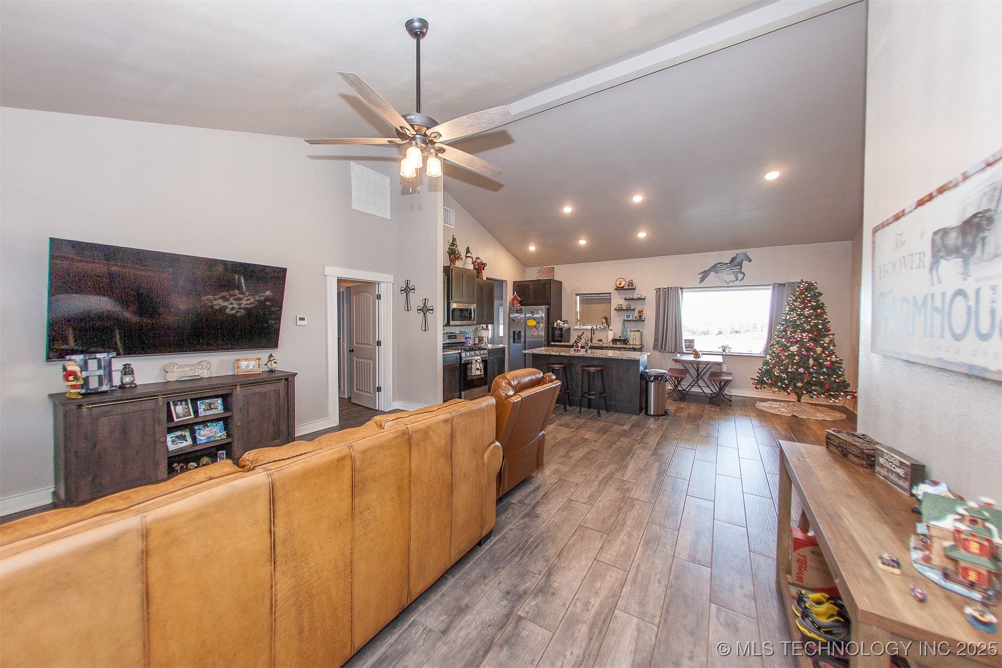 43681 W 71st Street S Property Photo 5