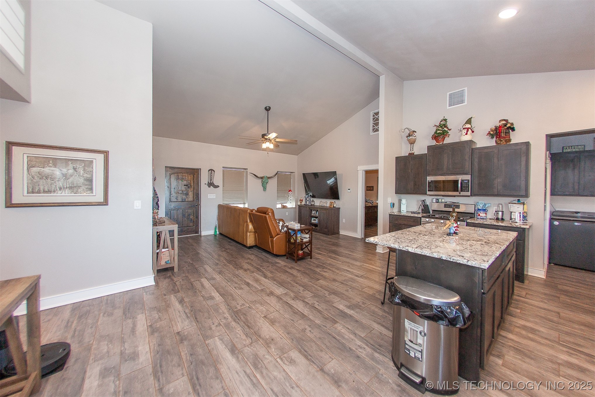 43681 W 71st Street S Property Photo 9