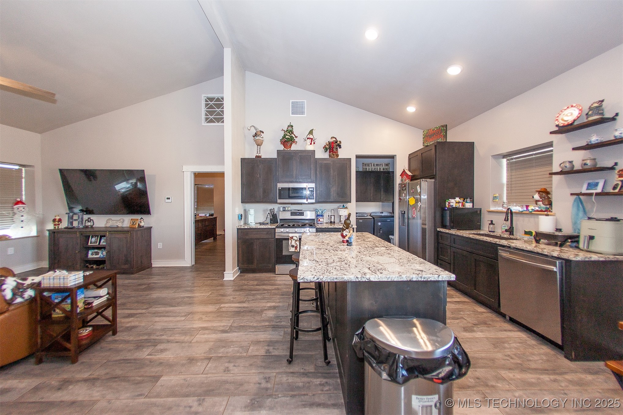 43681 W 71st Street S Property Photo 11