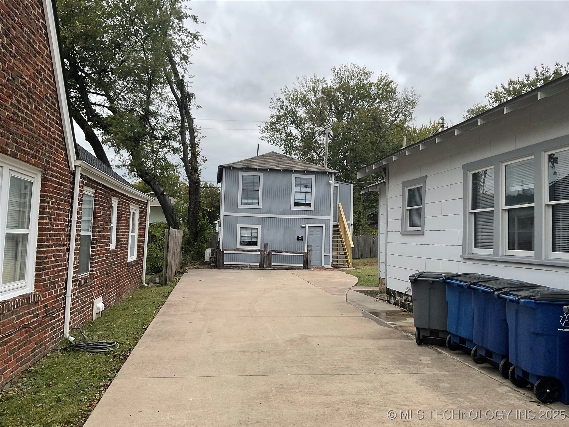 2635 E 10th Street B Property Photo 2