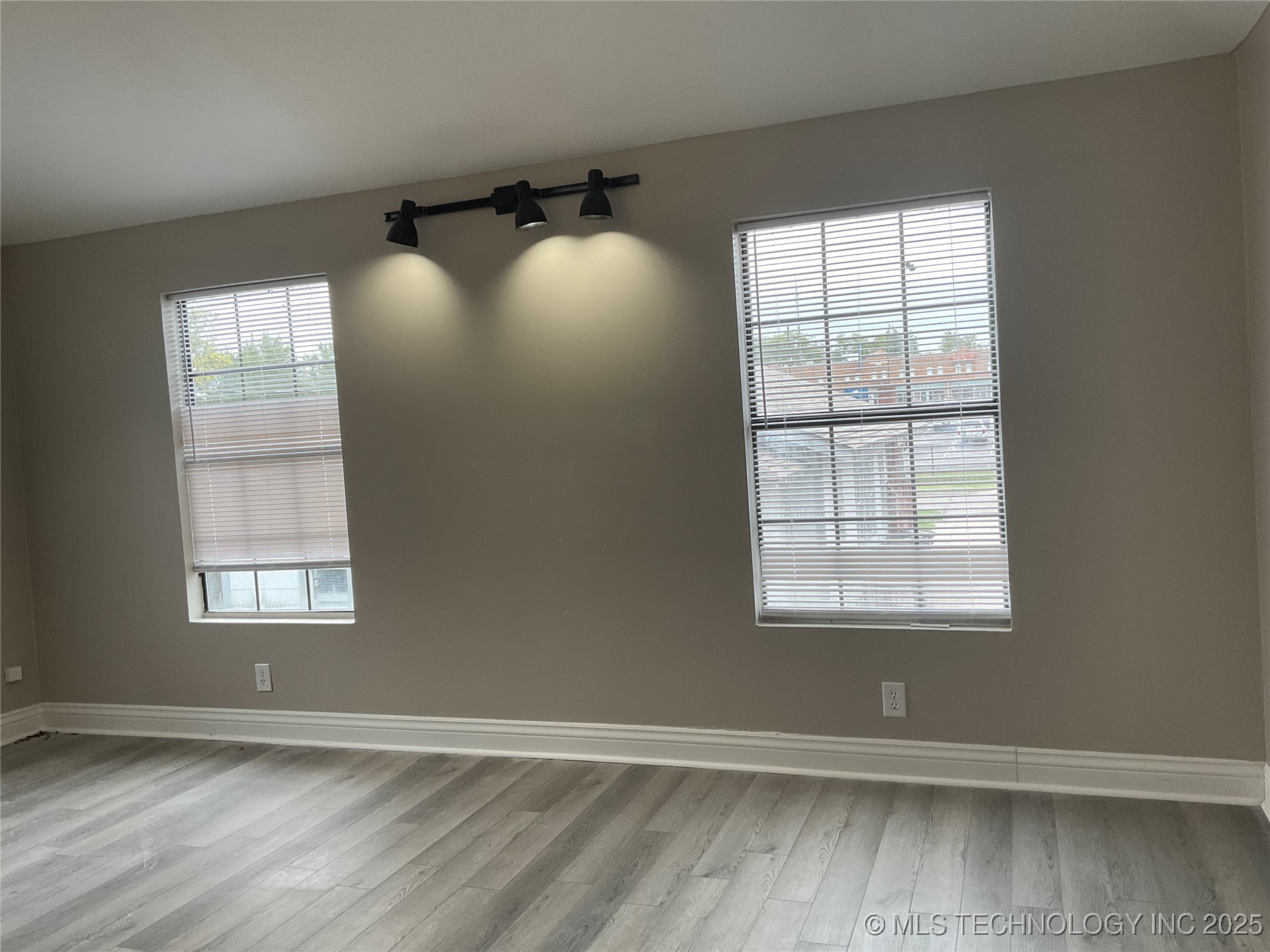 2635 E 10th Street B Property Photo 3