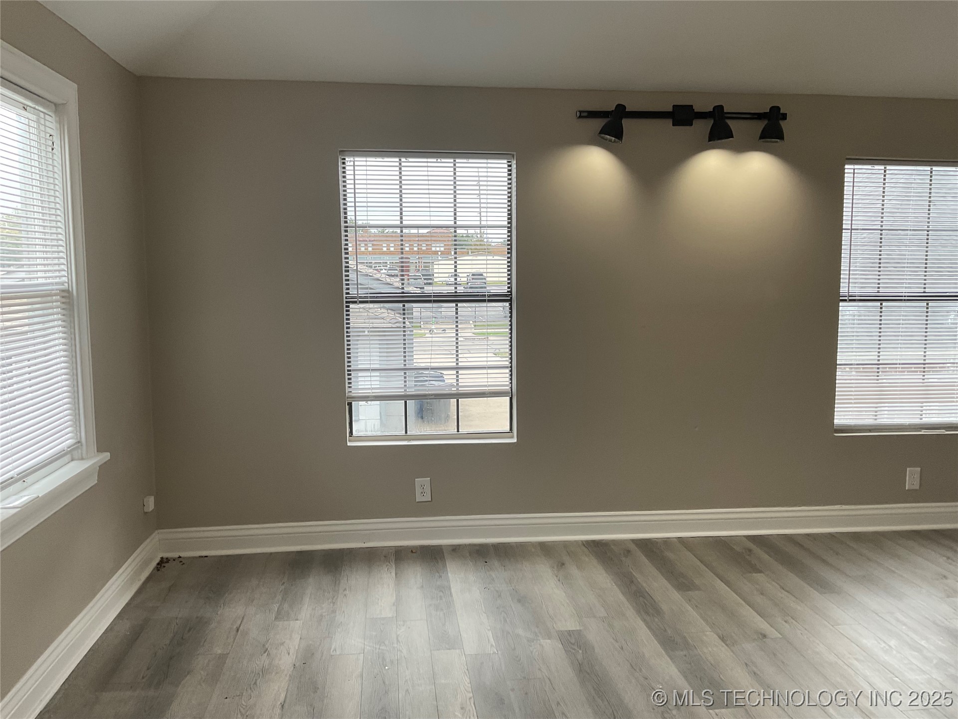 2635 E 10th Street B Property Photo 5