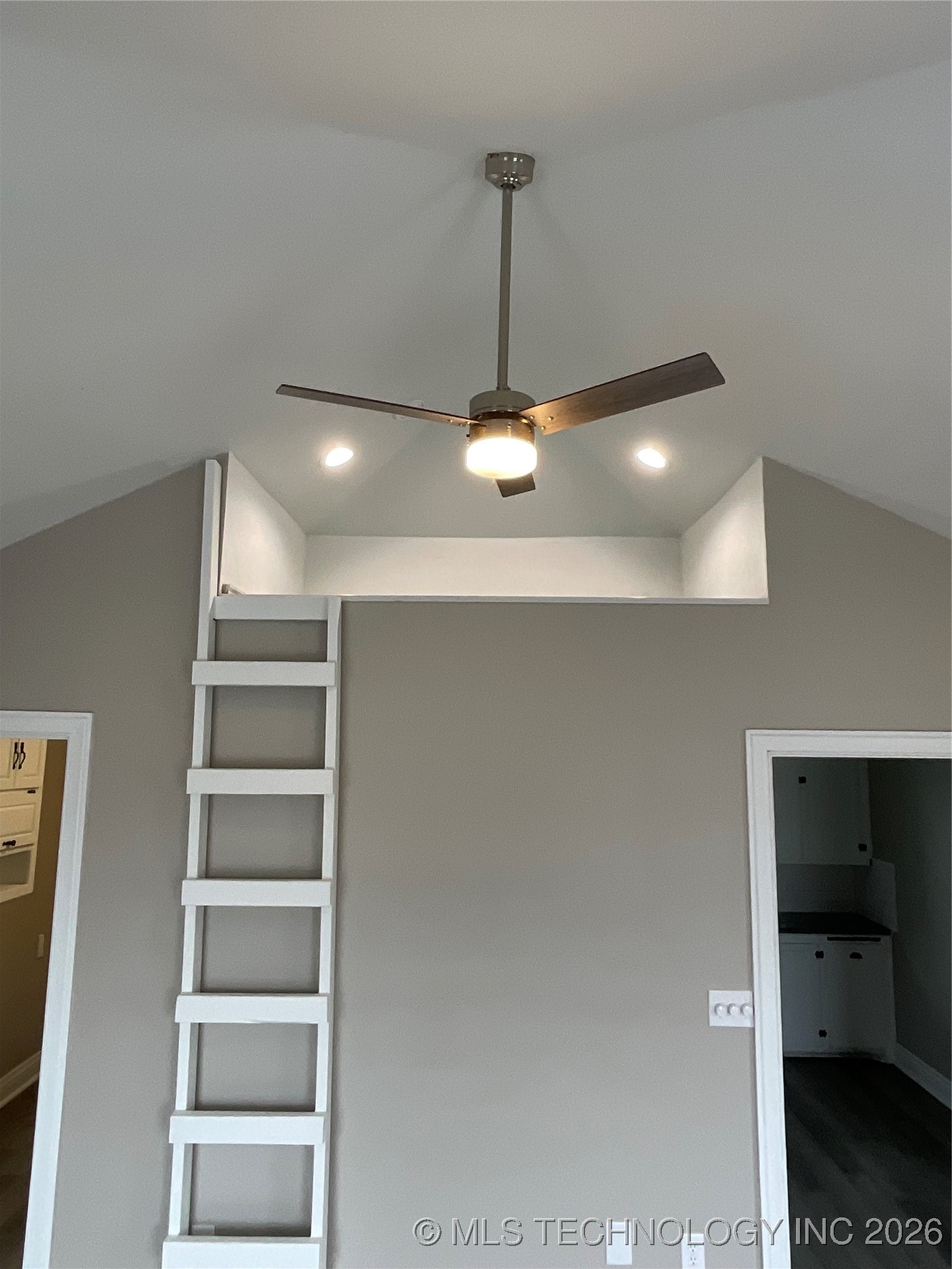 2635 E 10th Street B Property Photo 7