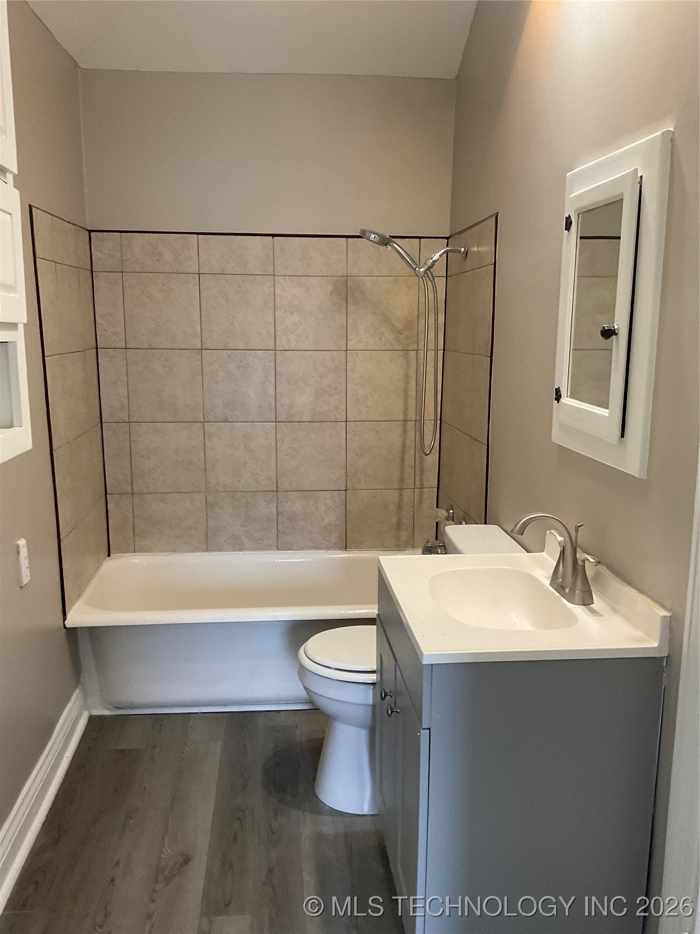 2635 E 10th Street B Property Photo 10