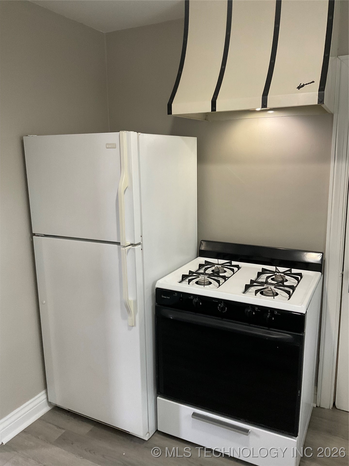 2635 E 10th Street B Property Photo 12